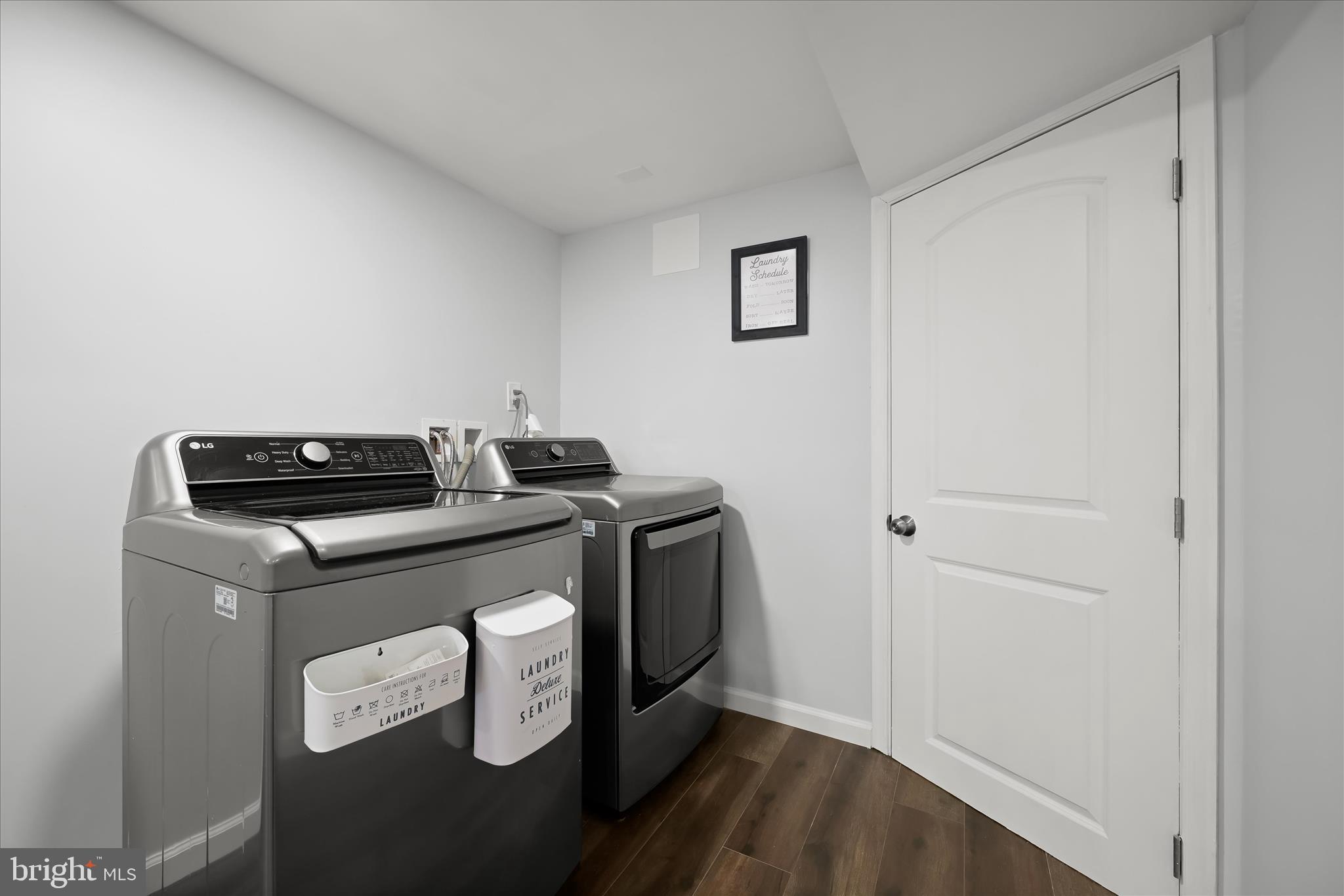 KINSLOUCH FARMS - Residential