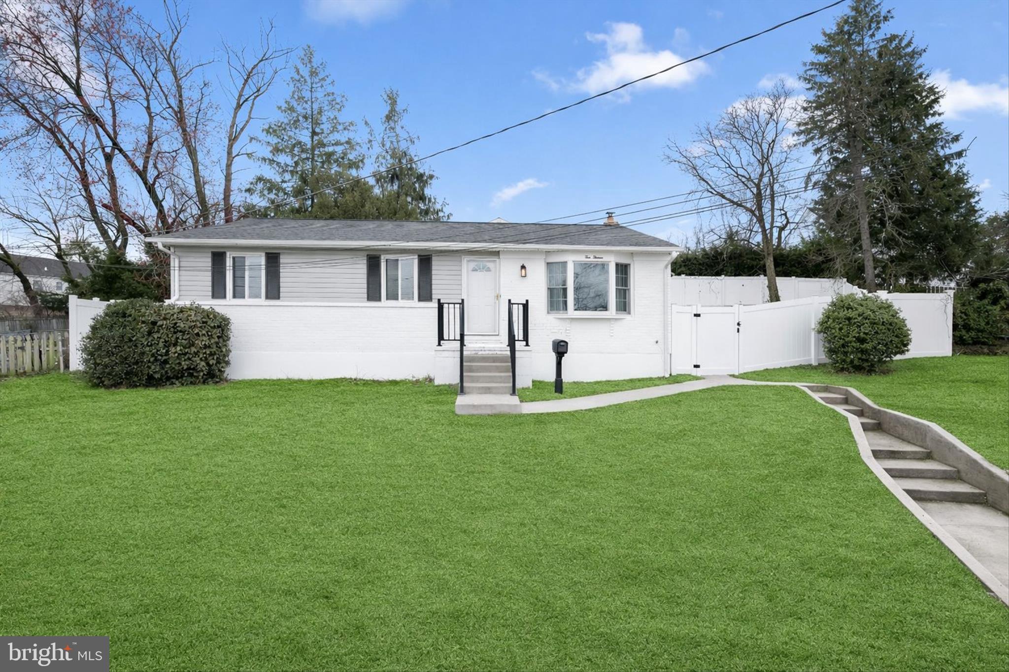 KINSLOUCH FARMS - Residential