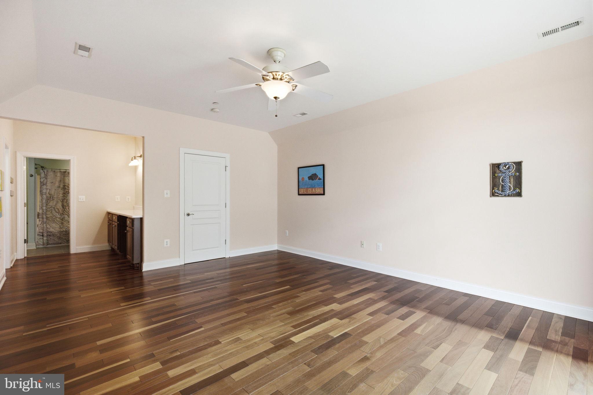 OAKWOOD LODGE - Residential