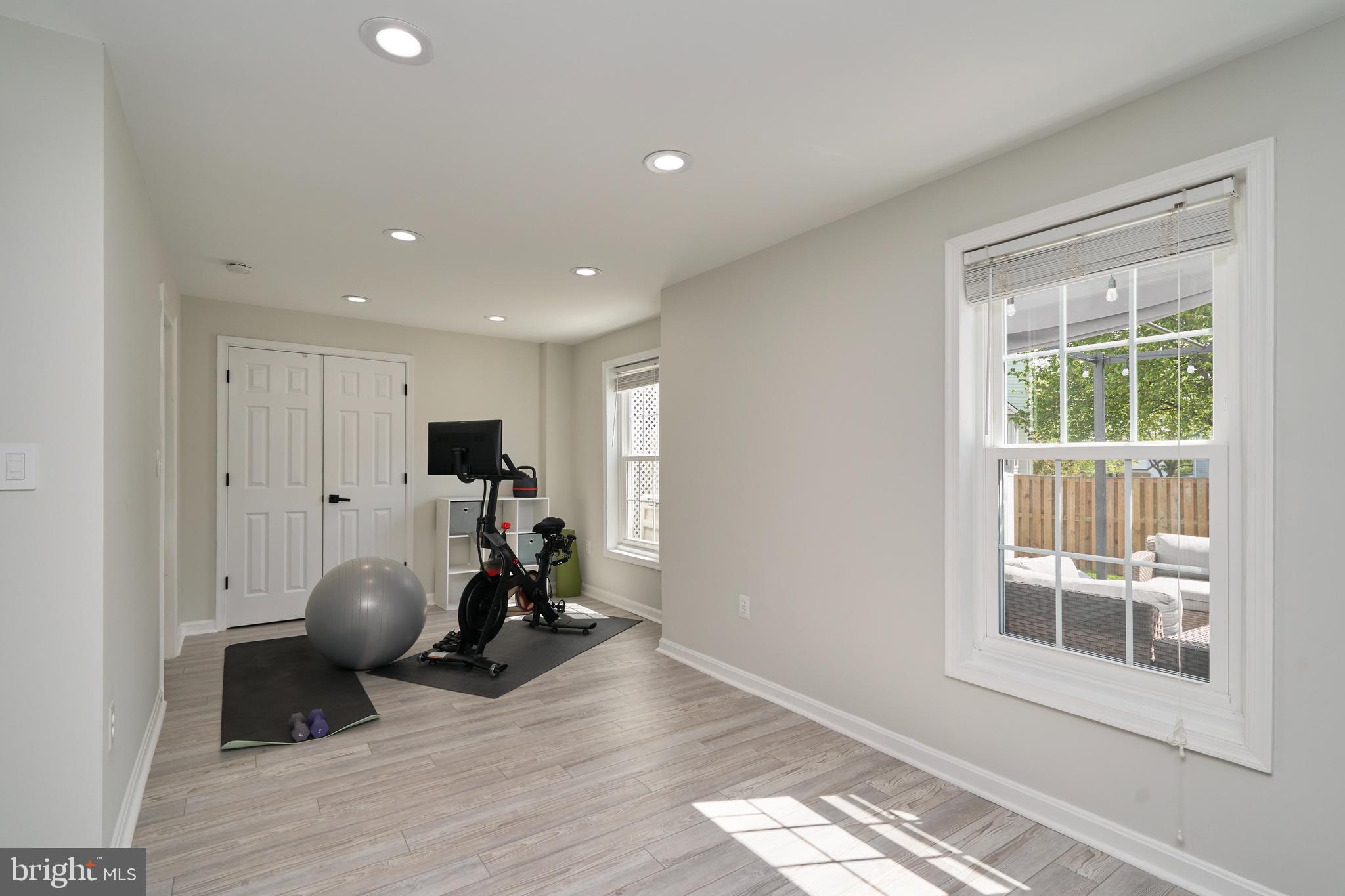 POTOMAC CROSSING - Residential