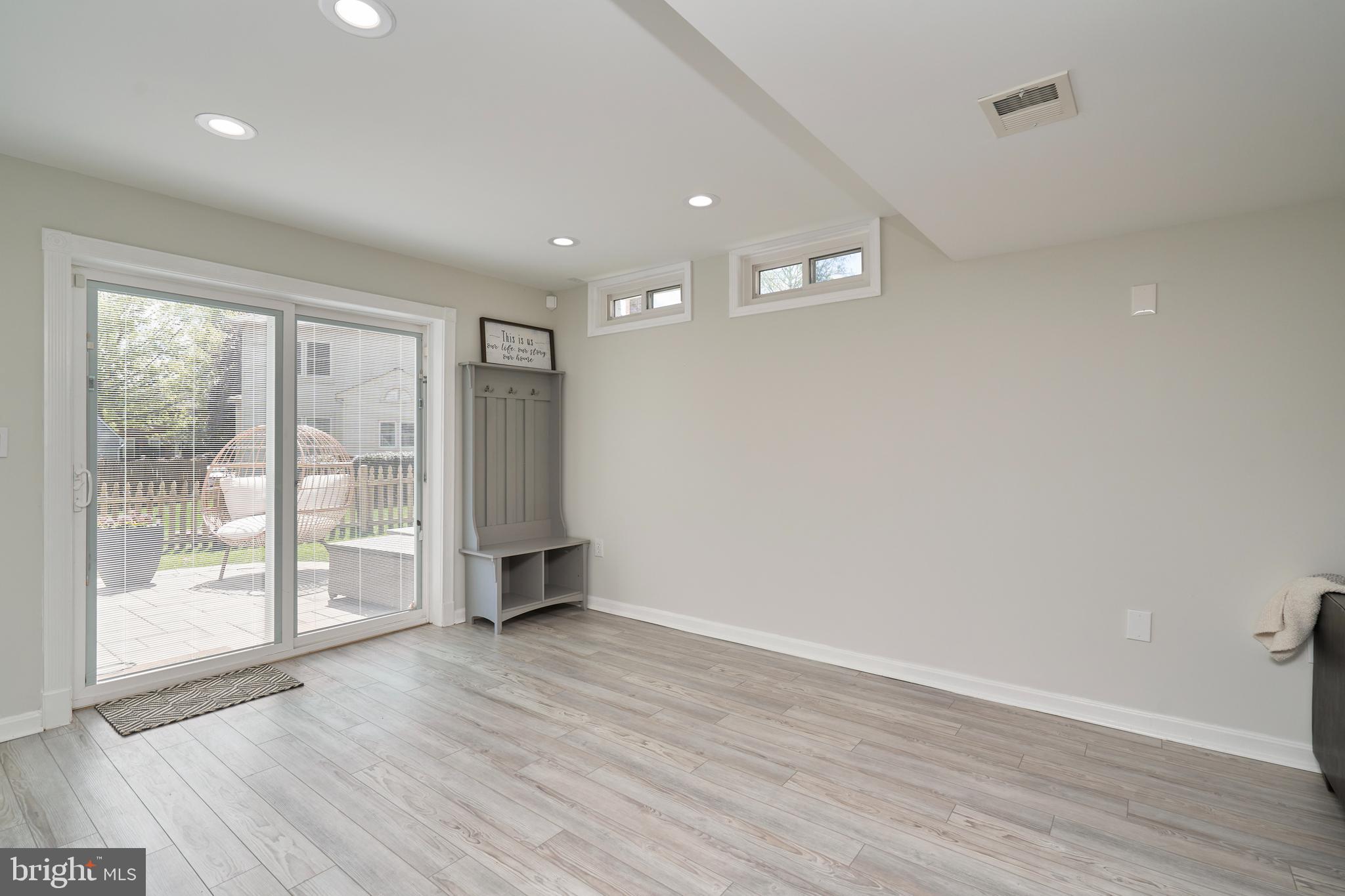 POTOMAC CROSSING - Residential