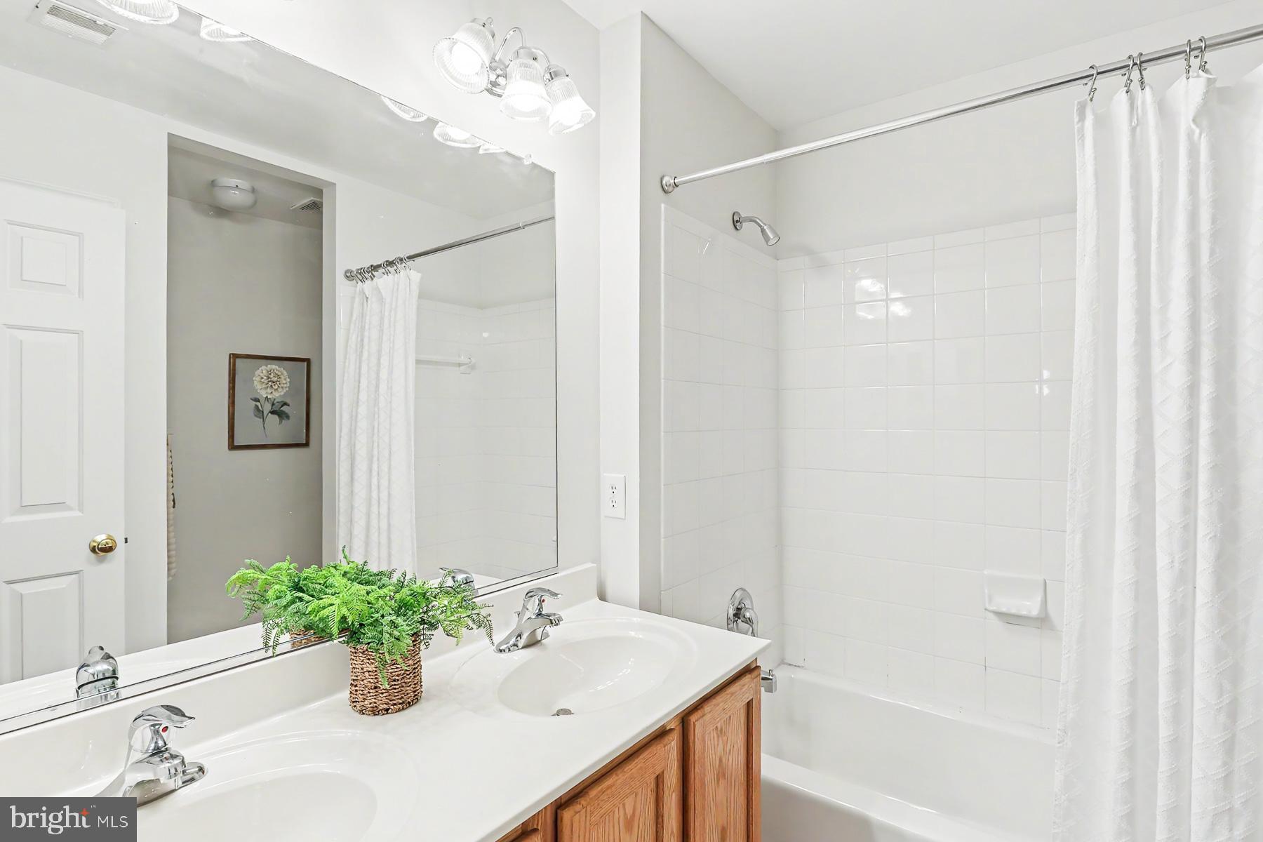 BISCAYNE WOODS - Residential