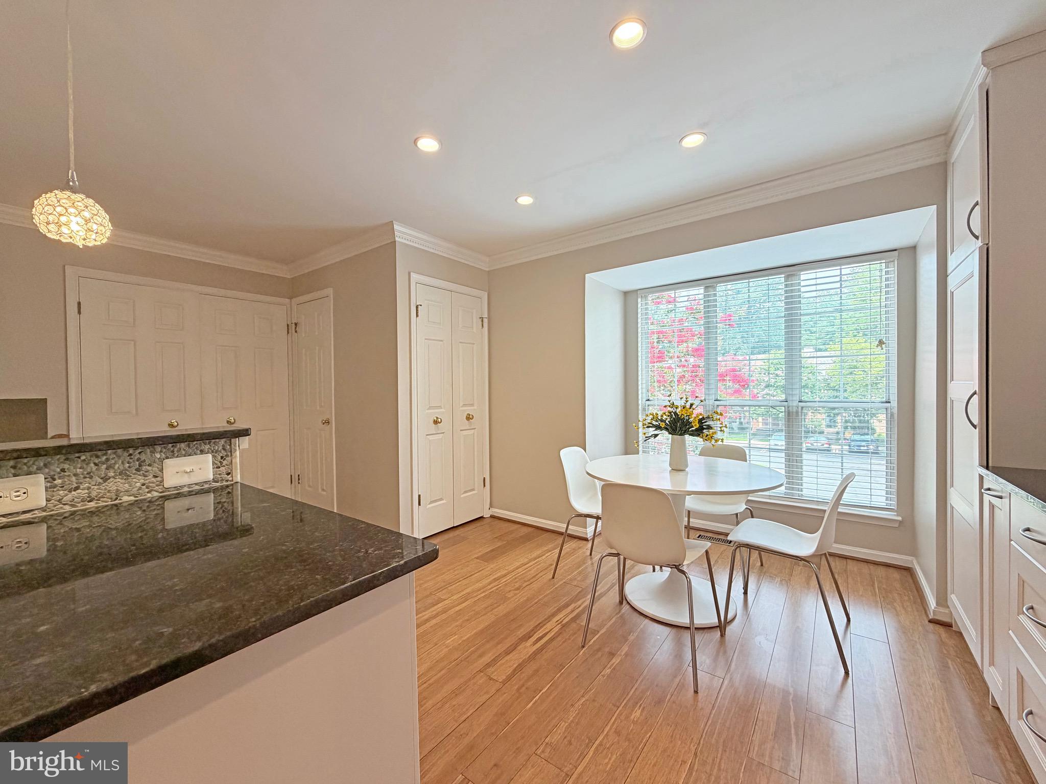 WOODLAND HILLS - Residential