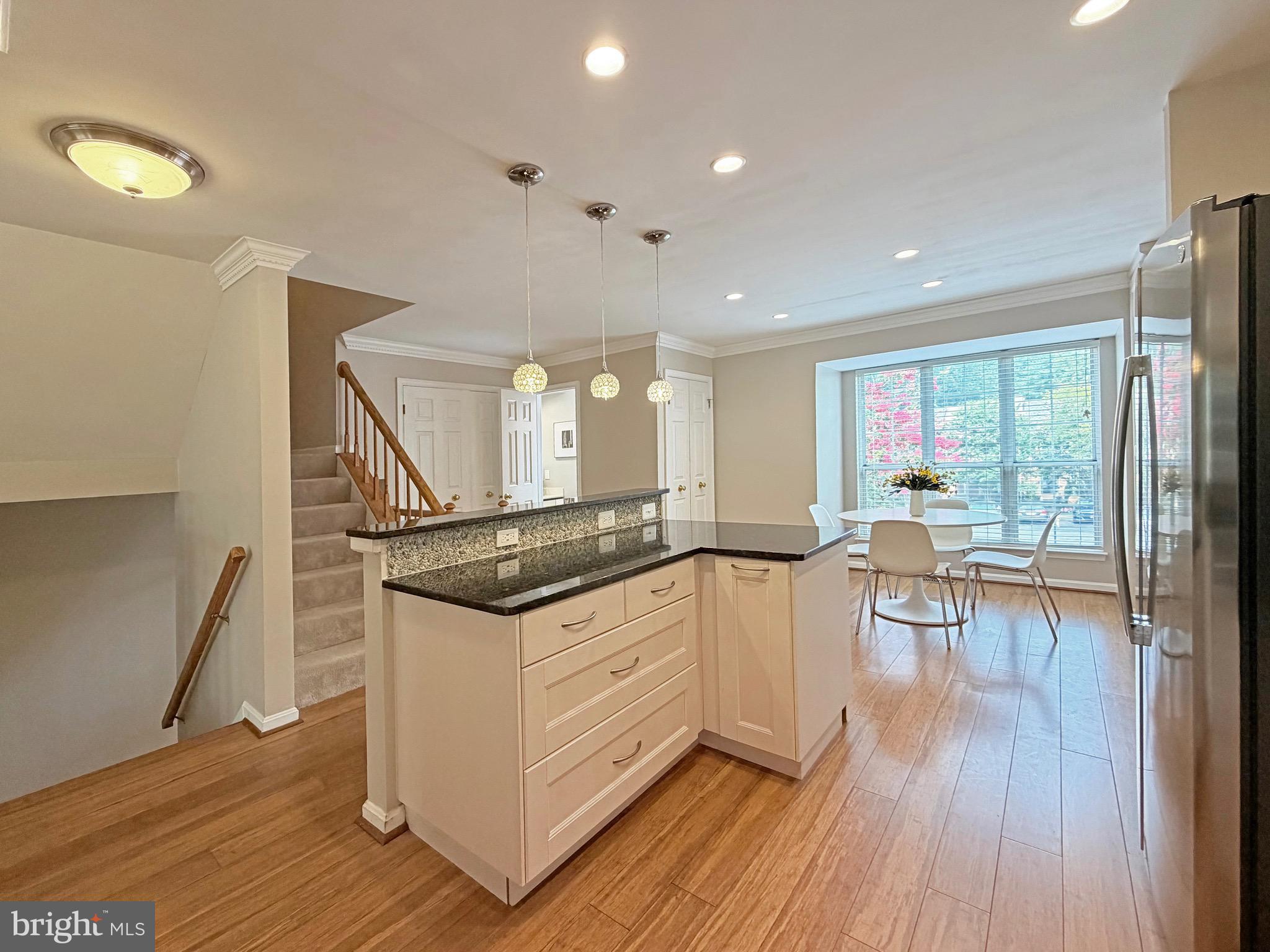 WOODLAND HILLS - Residential
