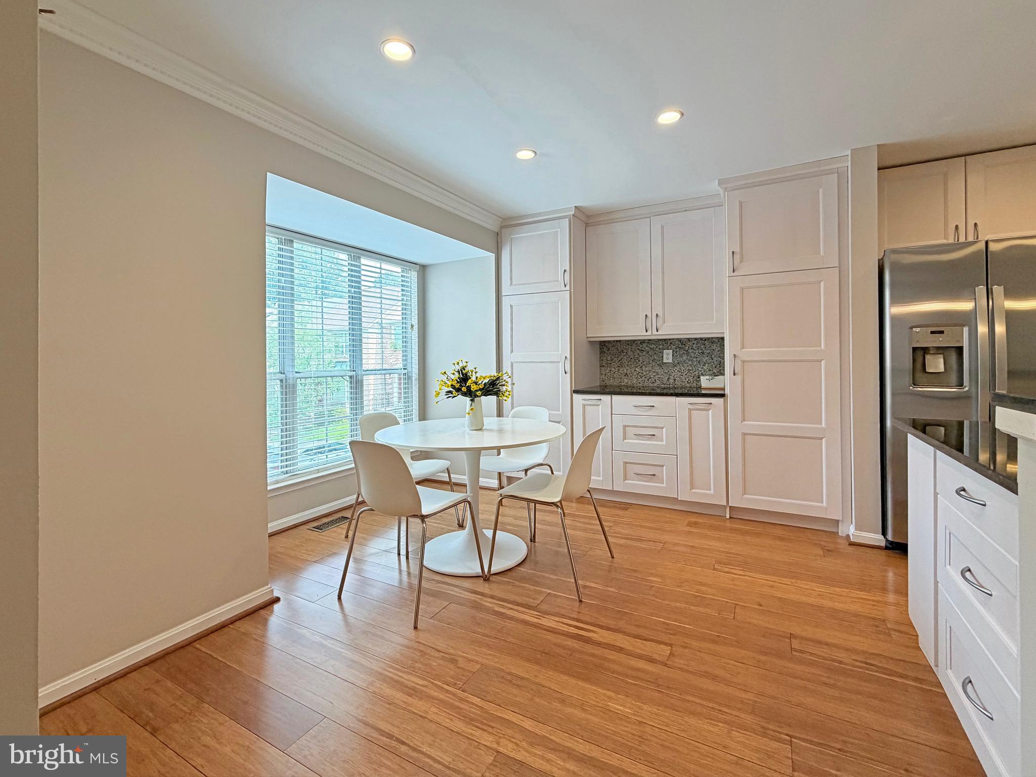 WOODLAND HILLS - Residential