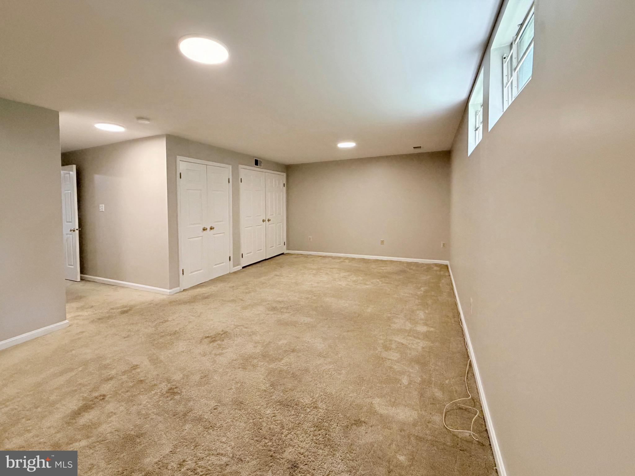 WOODLAND HILLS - Residential