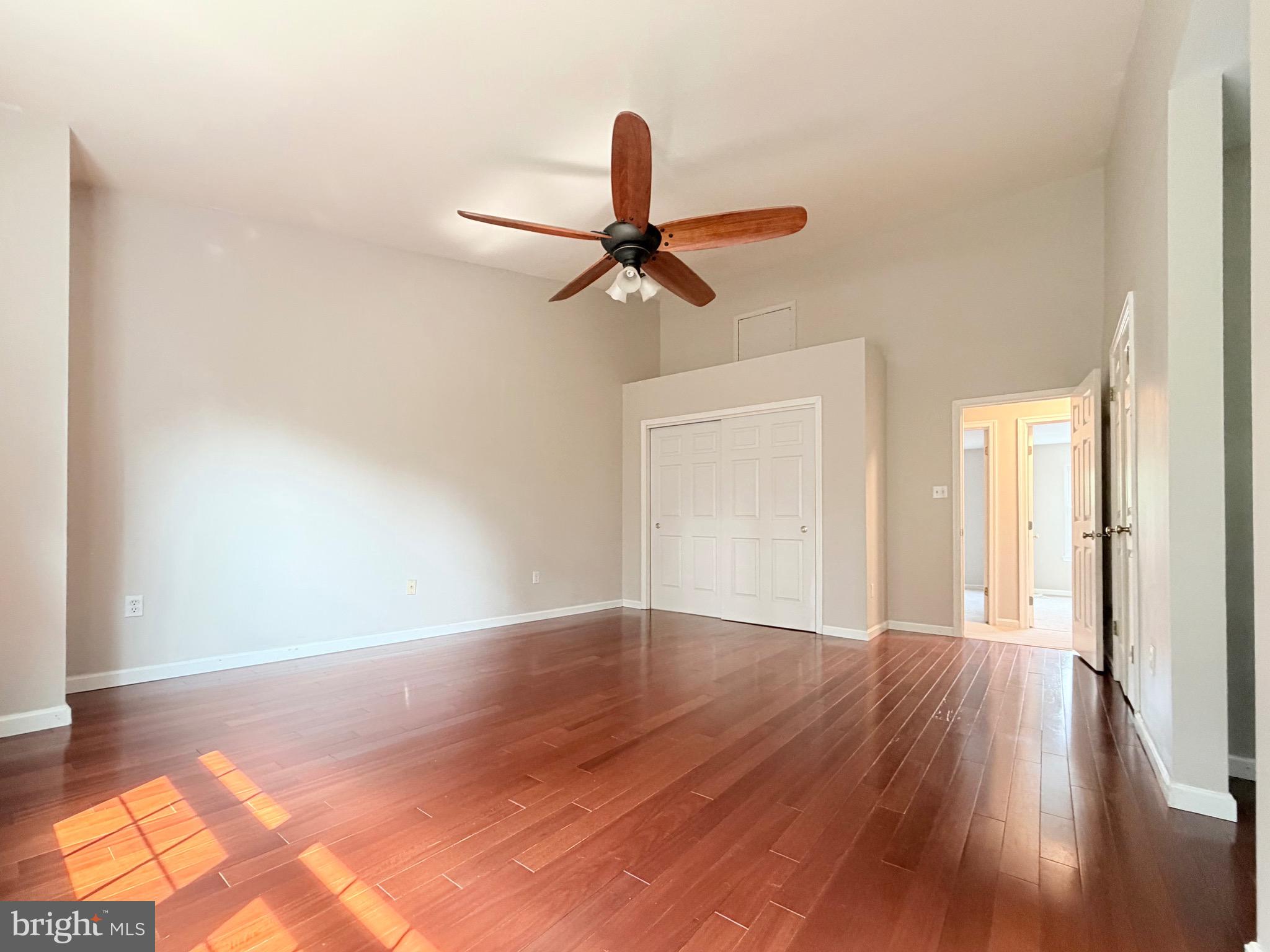 WOODLAND HILLS - Residential