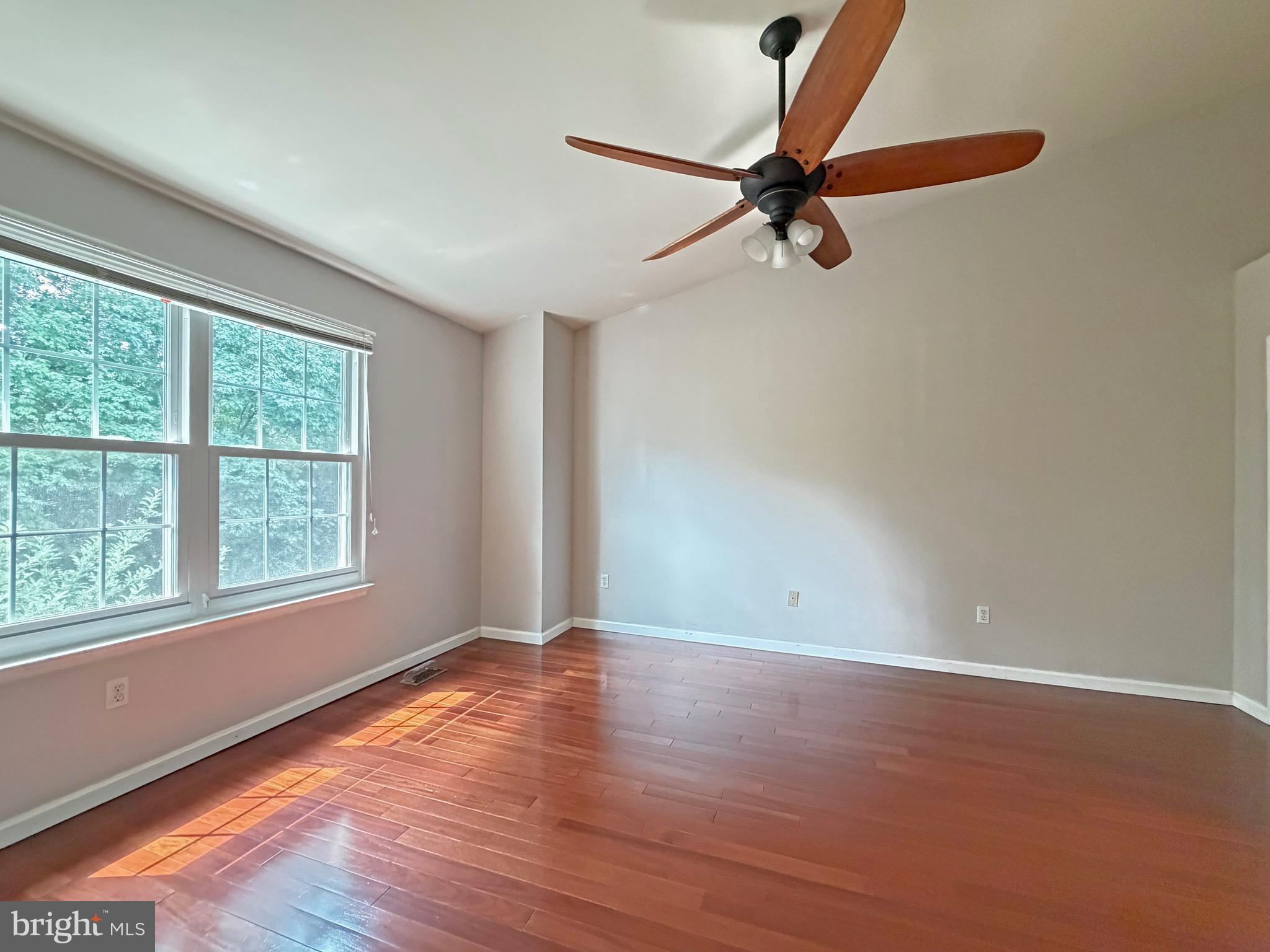 WOODLAND HILLS - Residential