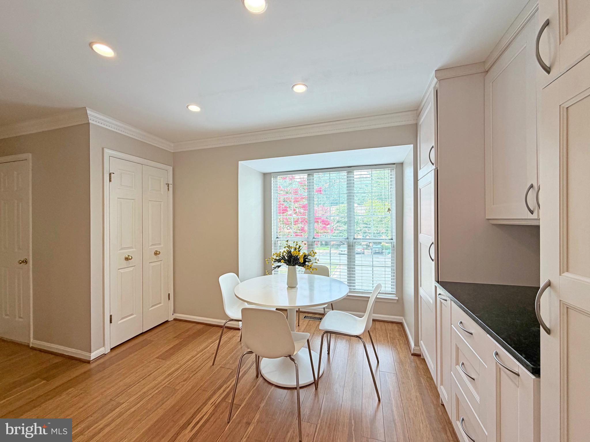WOODLAND HILLS - Residential
