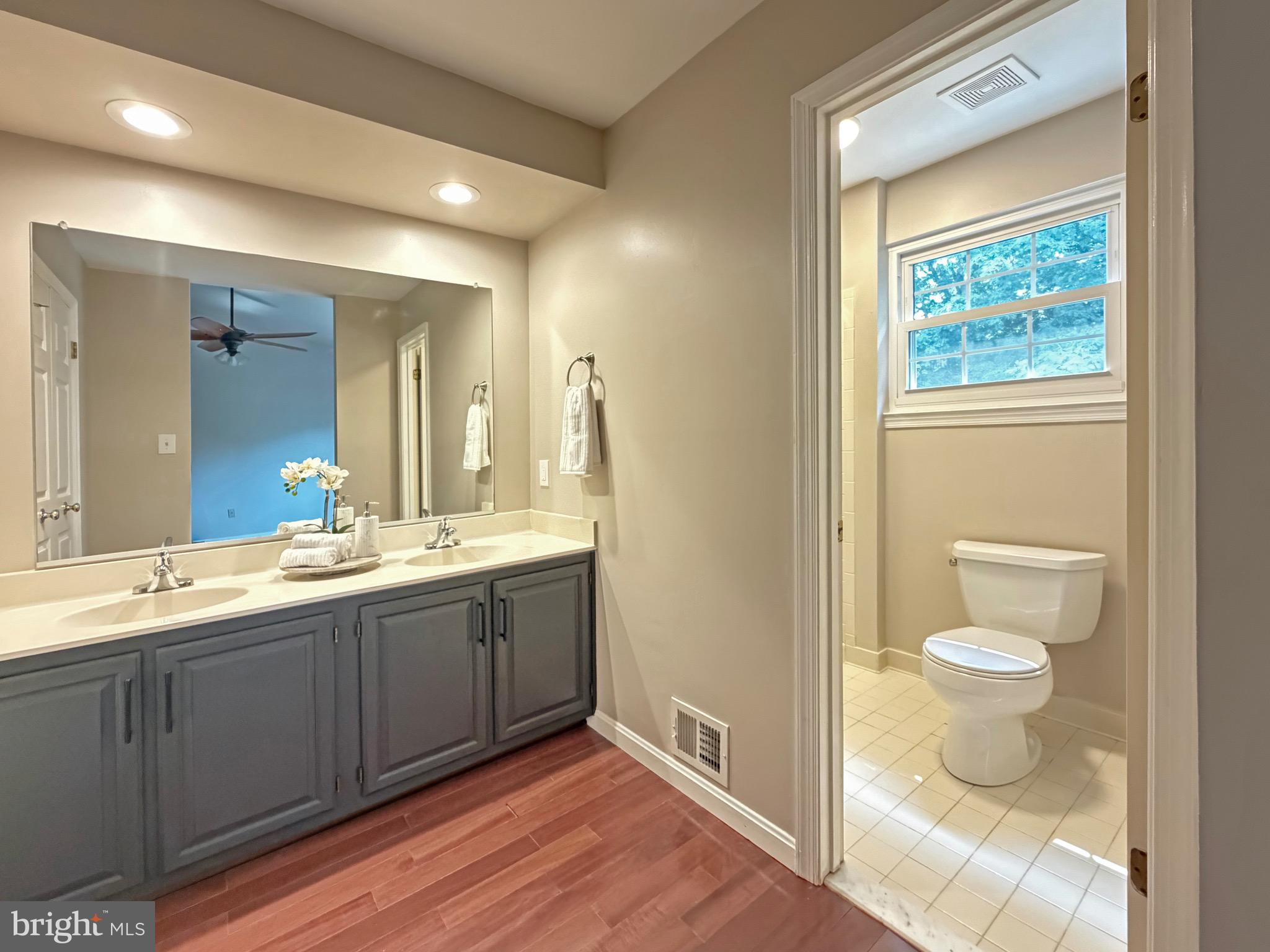 WOODLAND HILLS - Residential