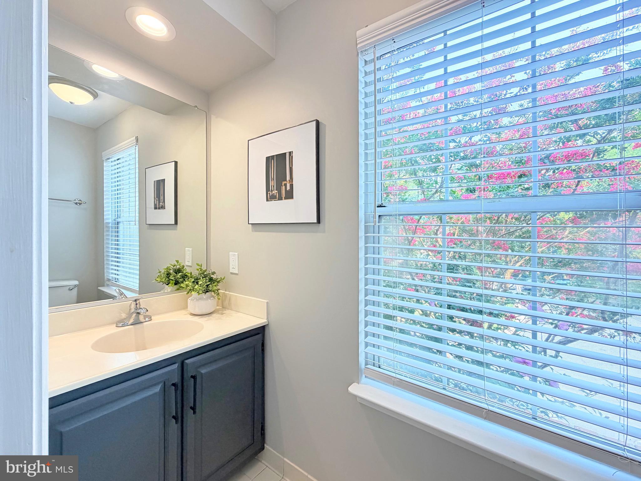WOODLAND HILLS - Residential