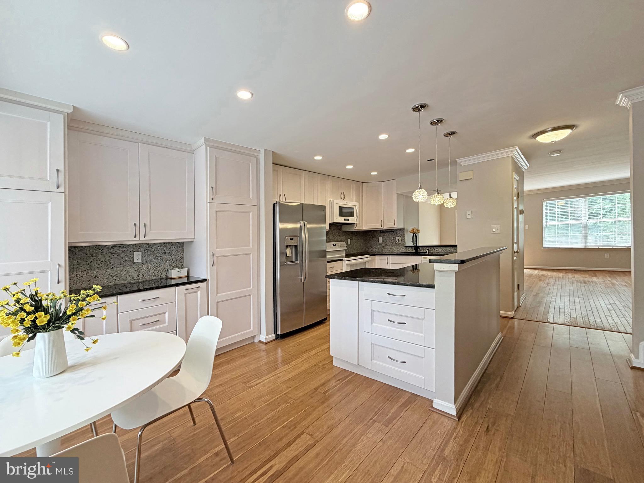 WOODLAND HILLS - Residential