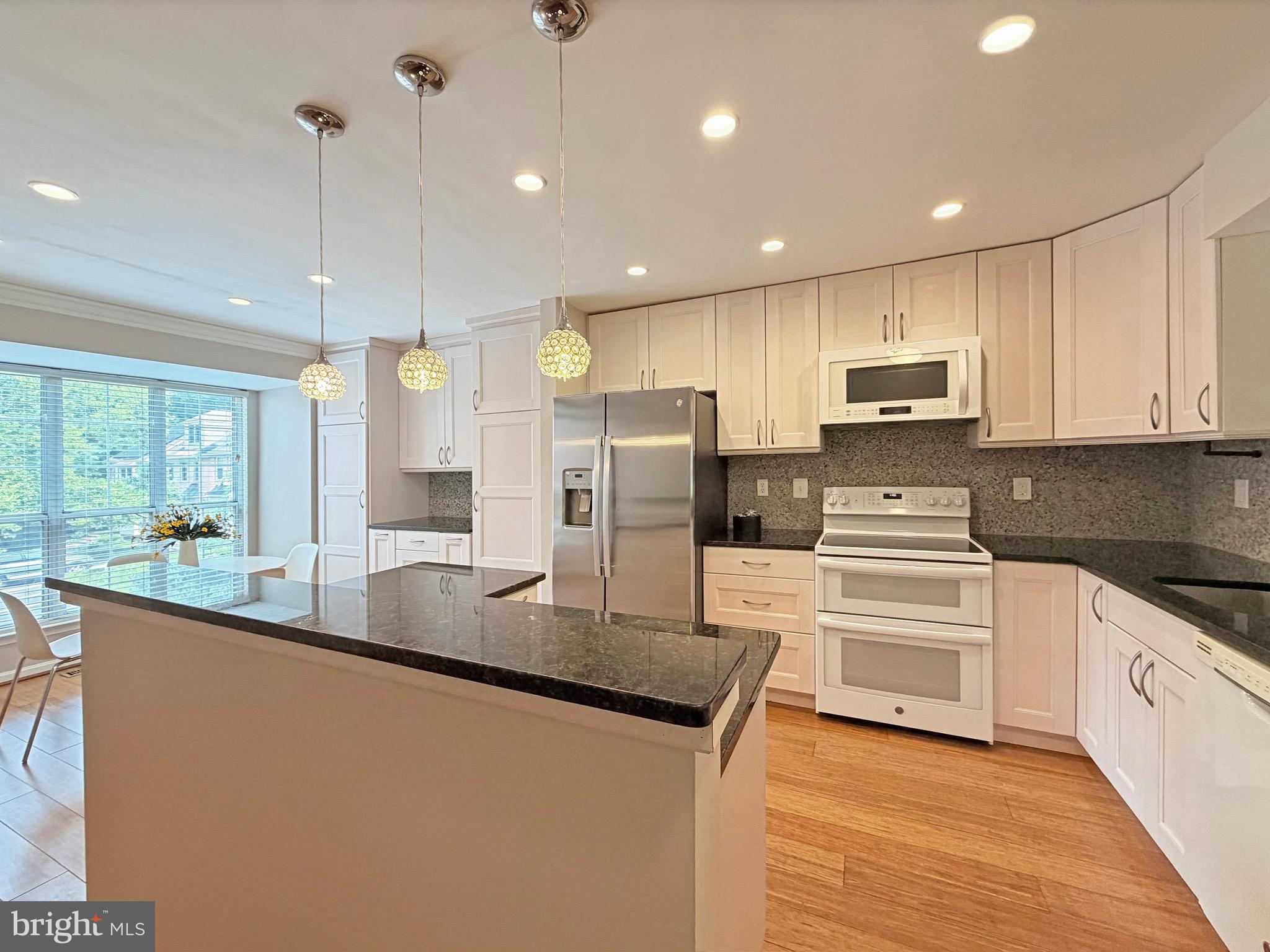 WOODLAND HILLS - Residential