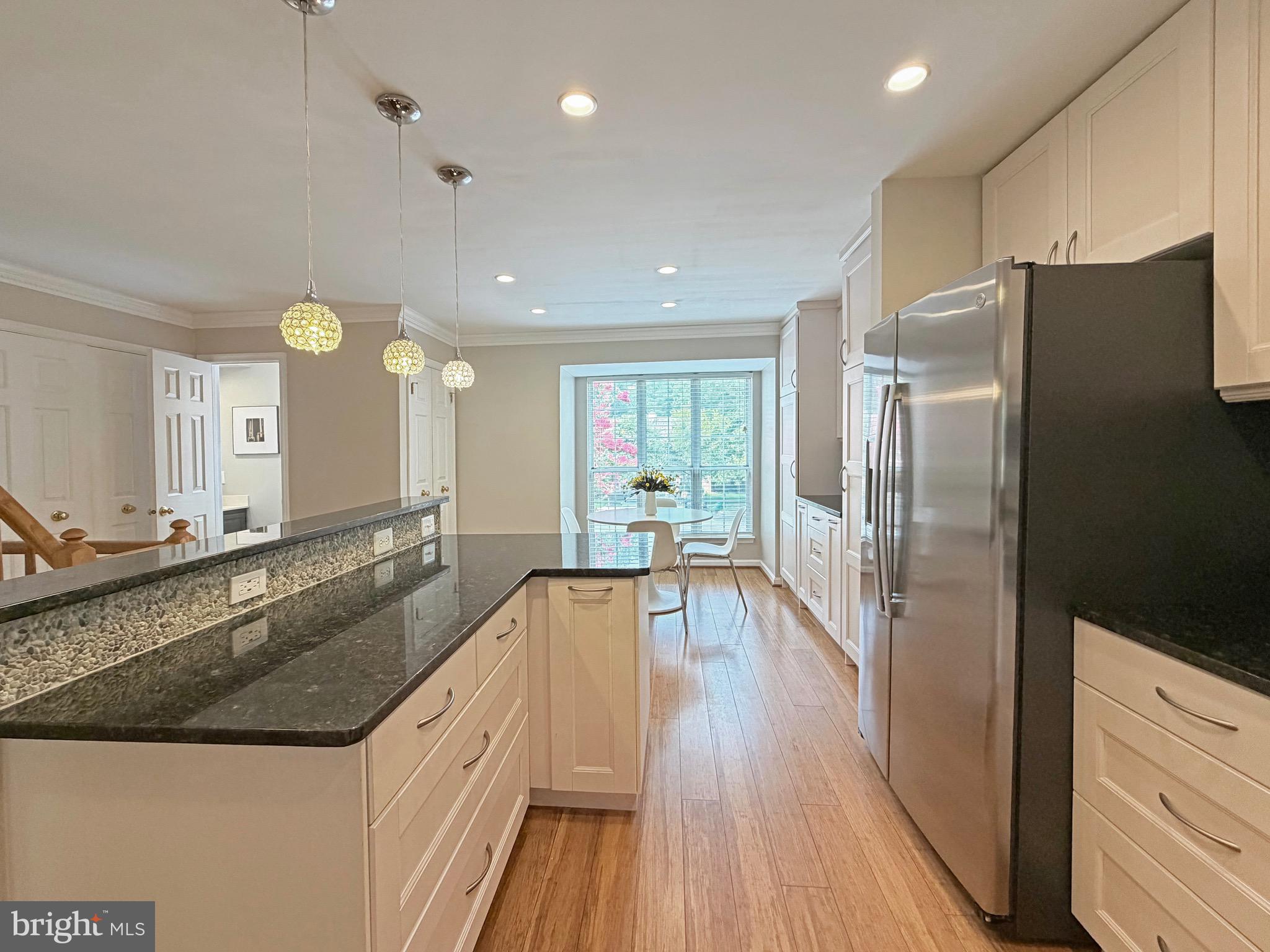 WOODLAND HILLS - Residential