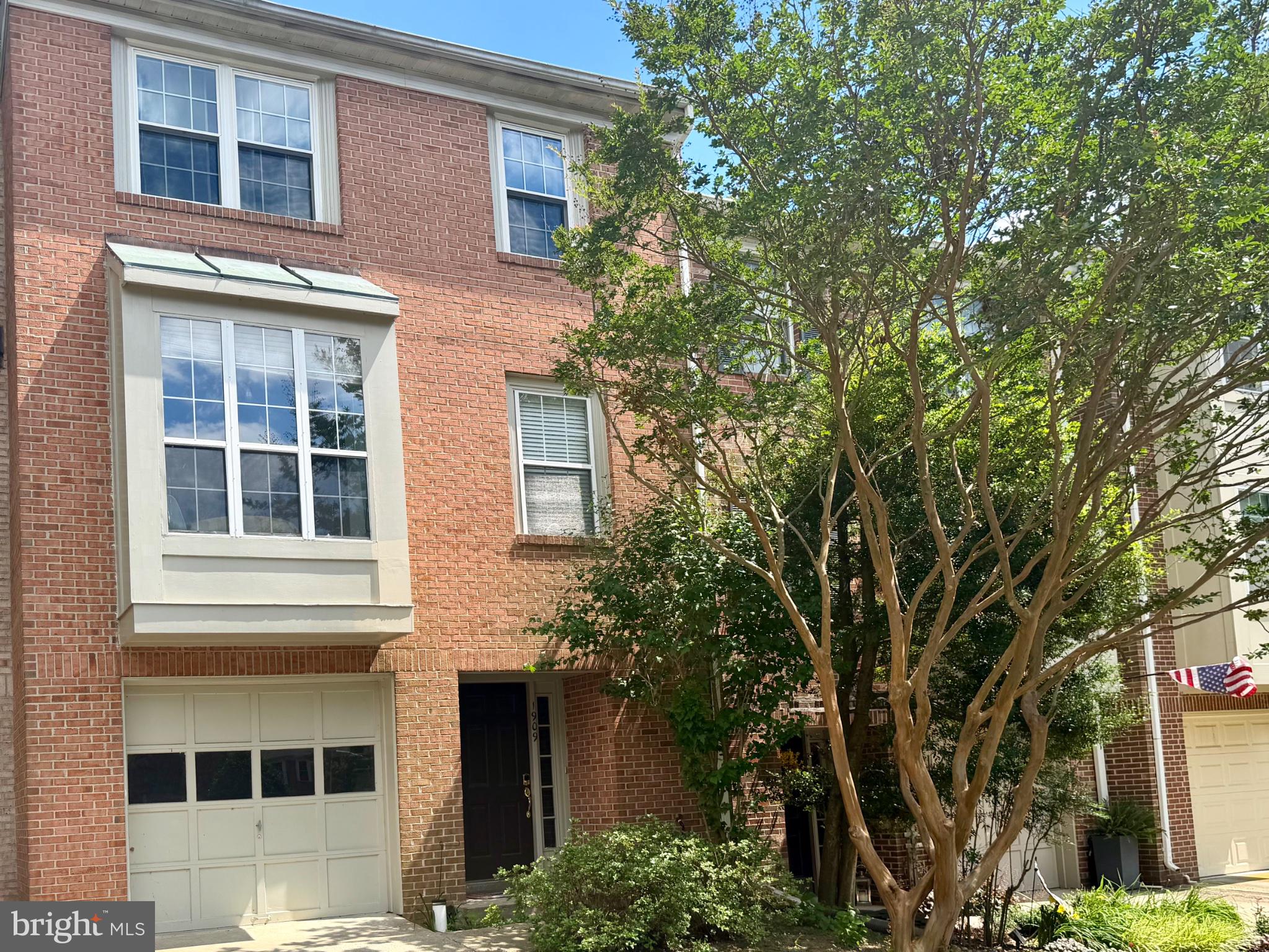 WOODLAND HILLS - Residential