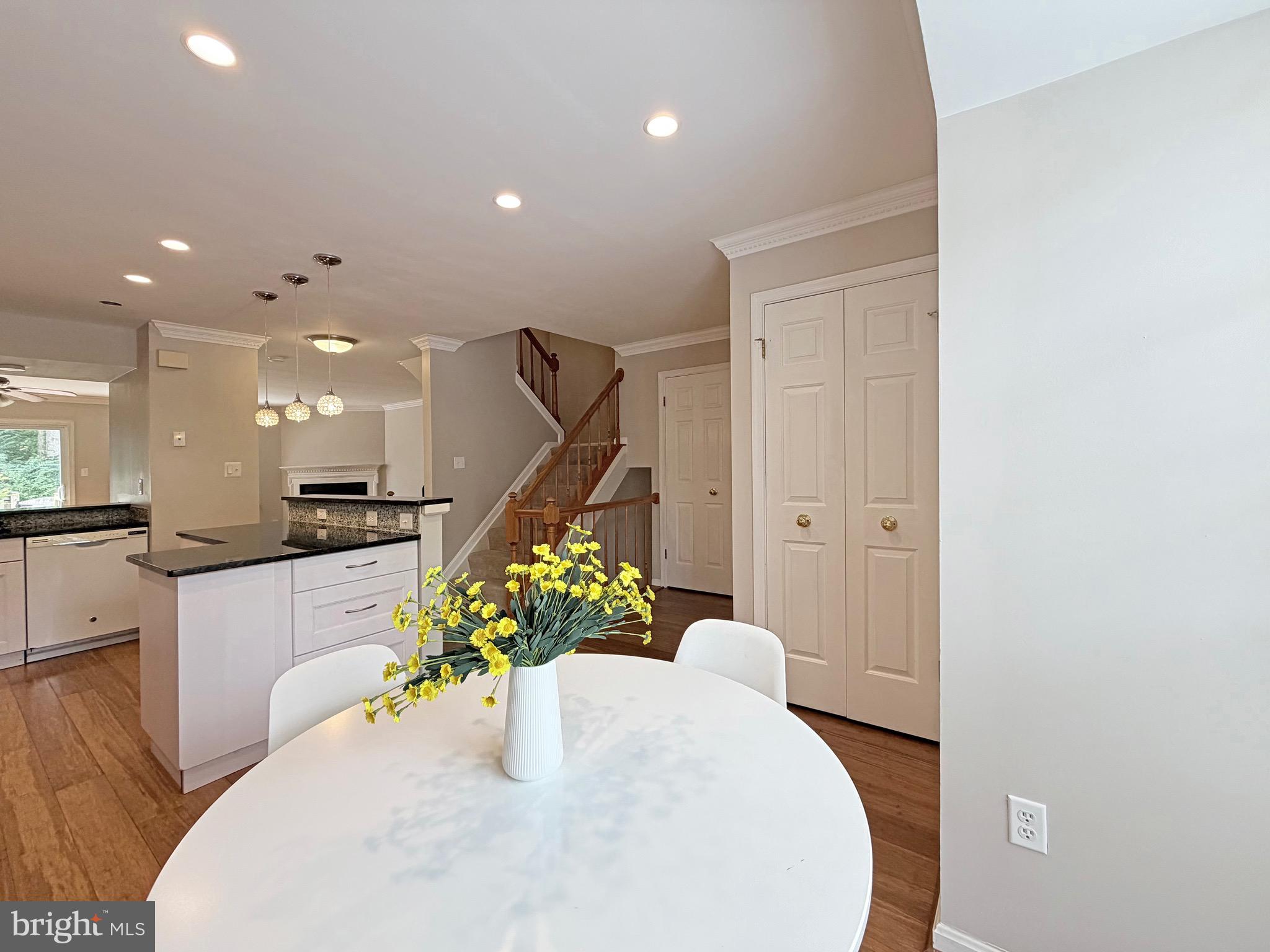 WOODLAND HILLS - Residential