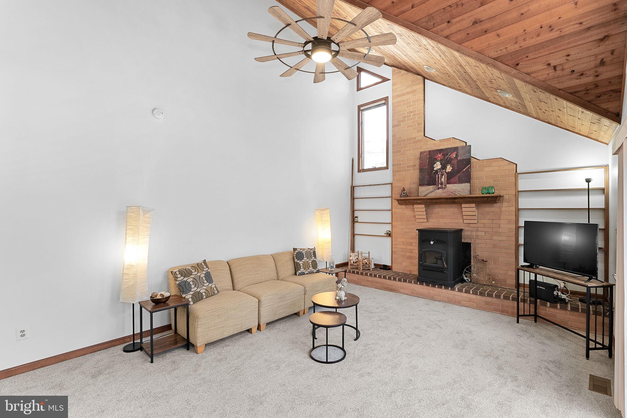 HUMMER WOODS ESTATES - Residential