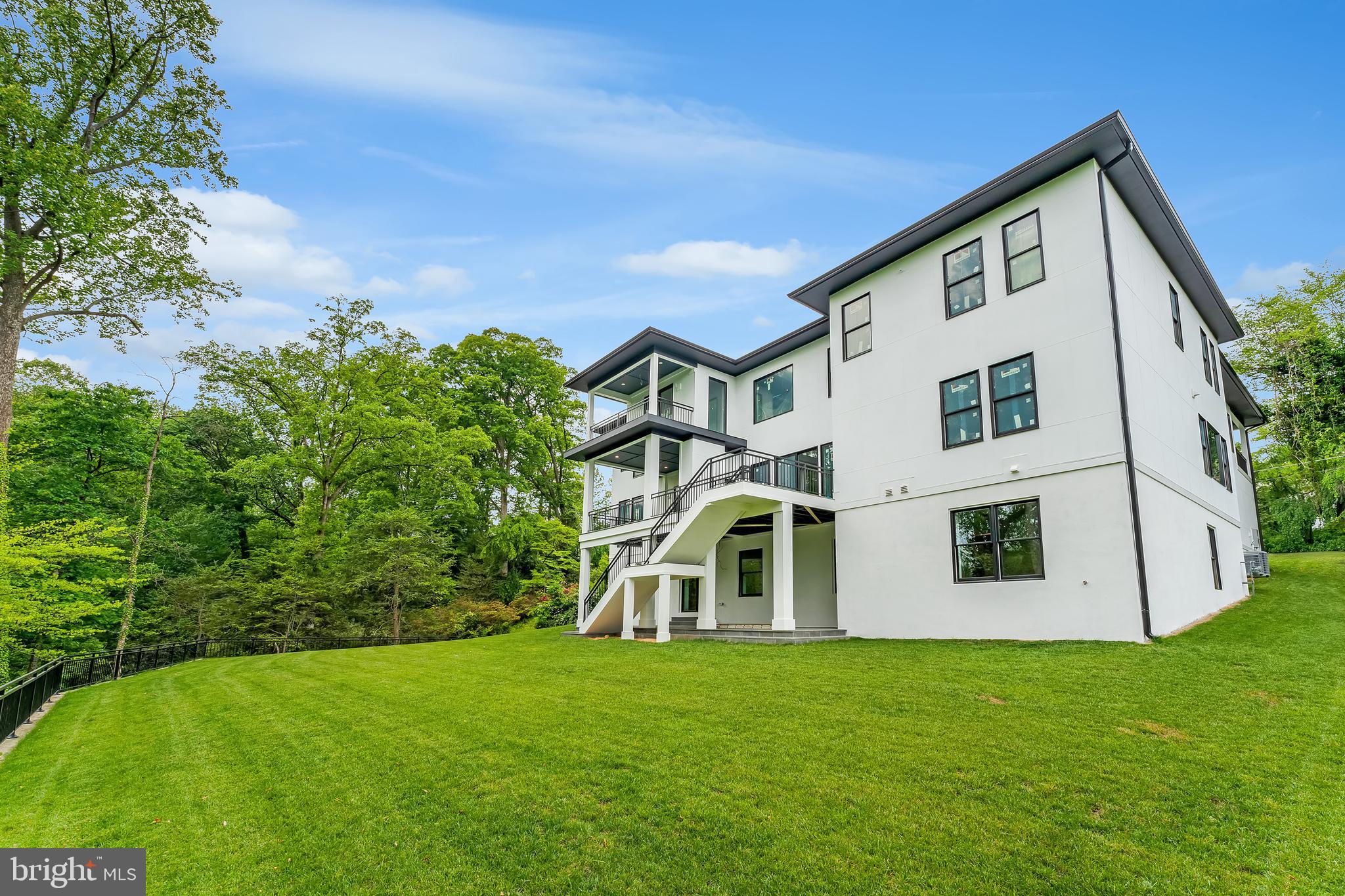 SALONA VILLAGE - Residential