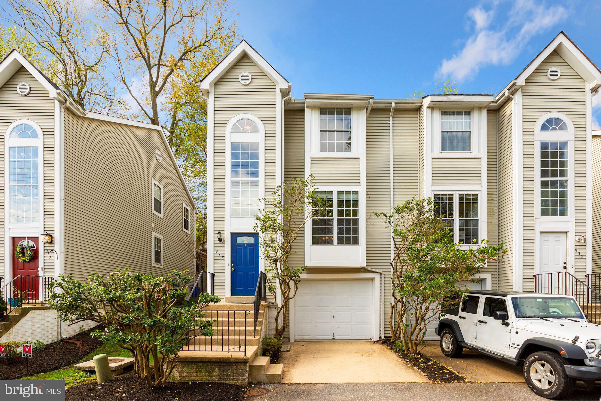 THE HILLS - Residential
