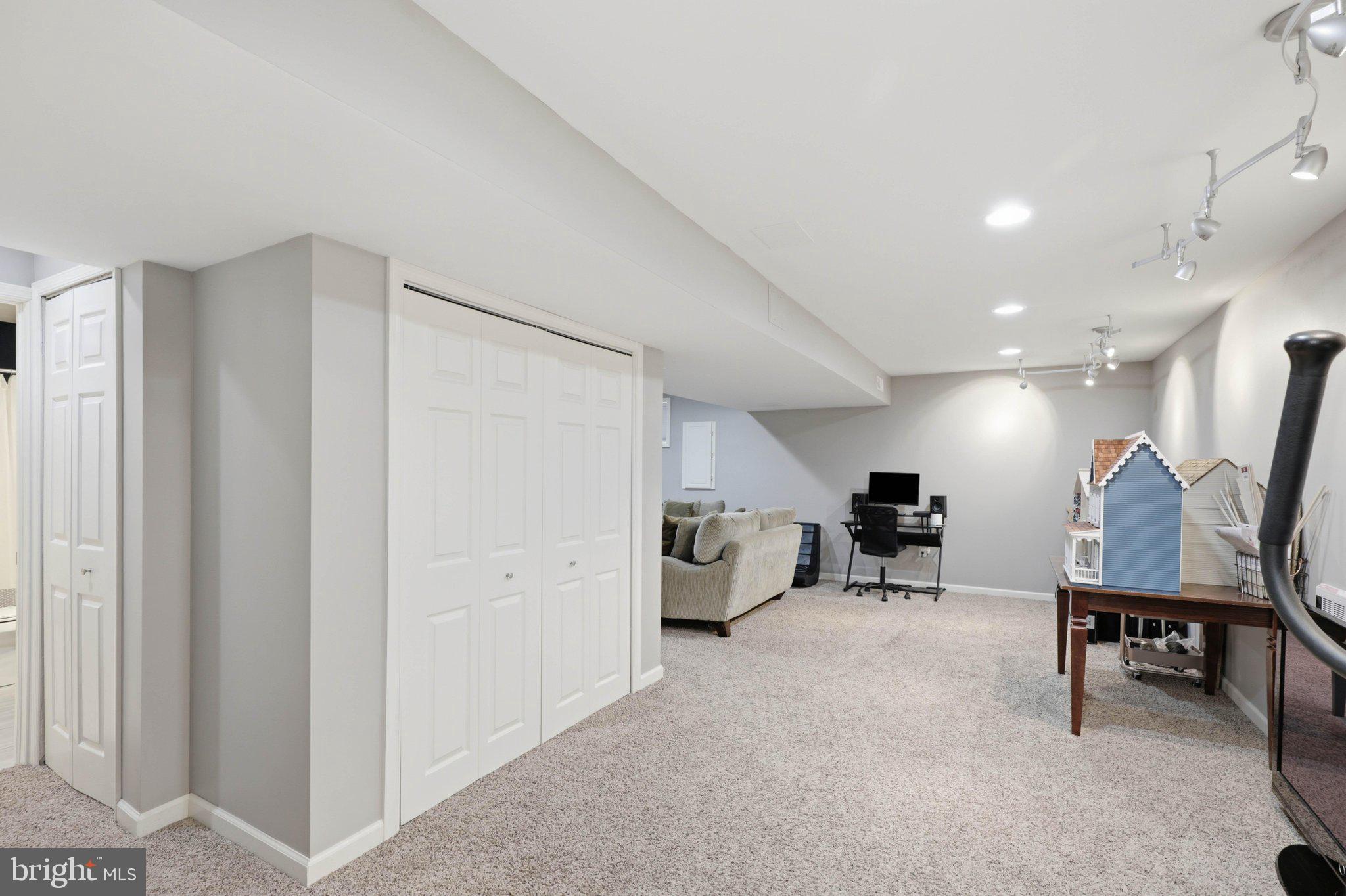 EAGLE HEIGHTS - Residential