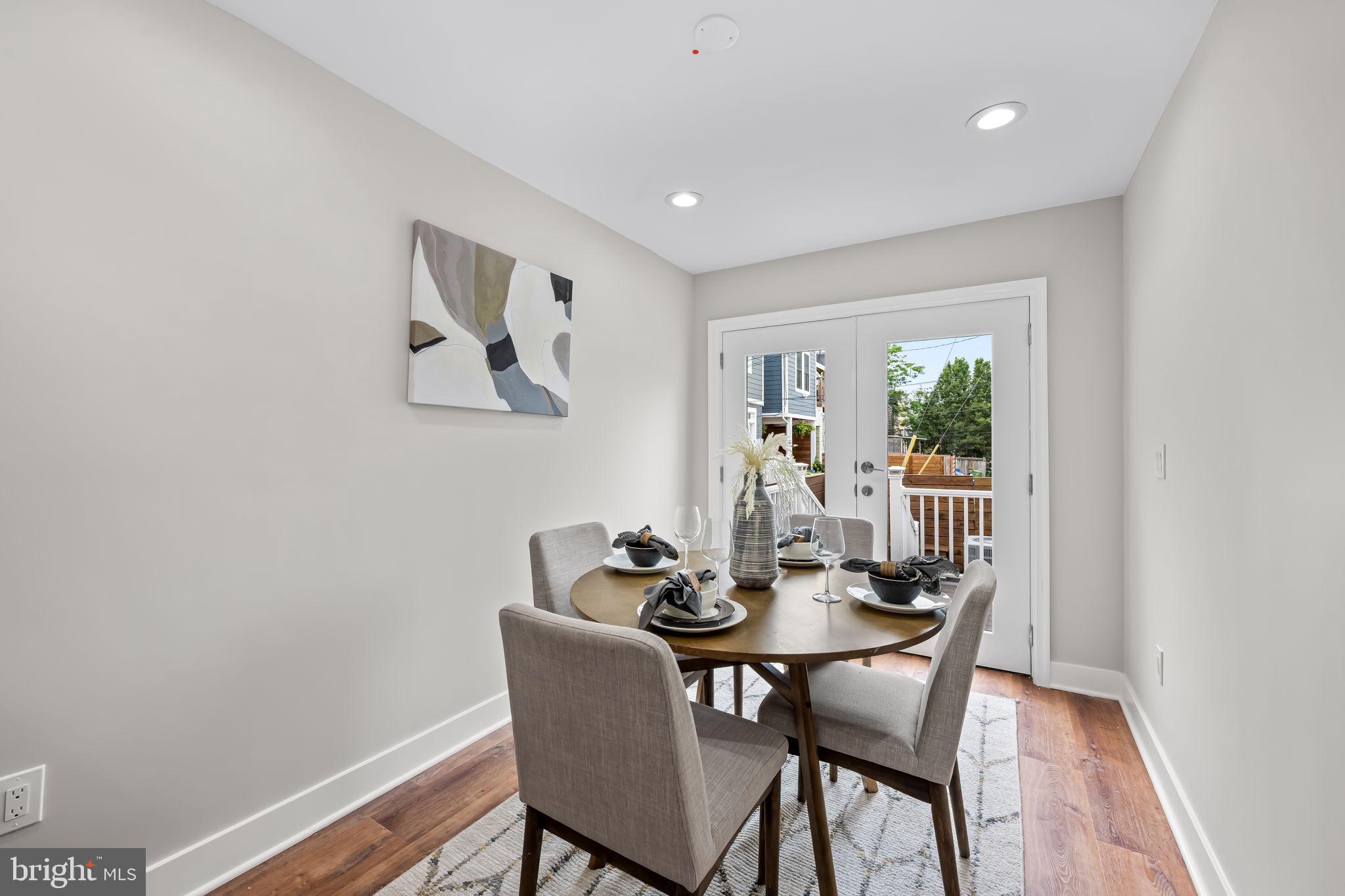RIVERSIDE - Residential