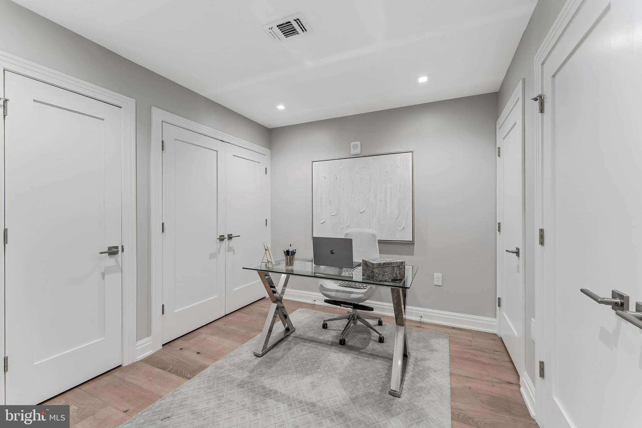 CHEVY CHASE - Residential