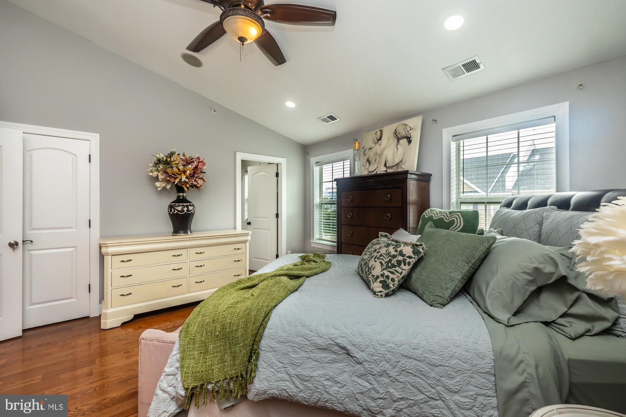 LAFAYETTE CROSSING - Residential