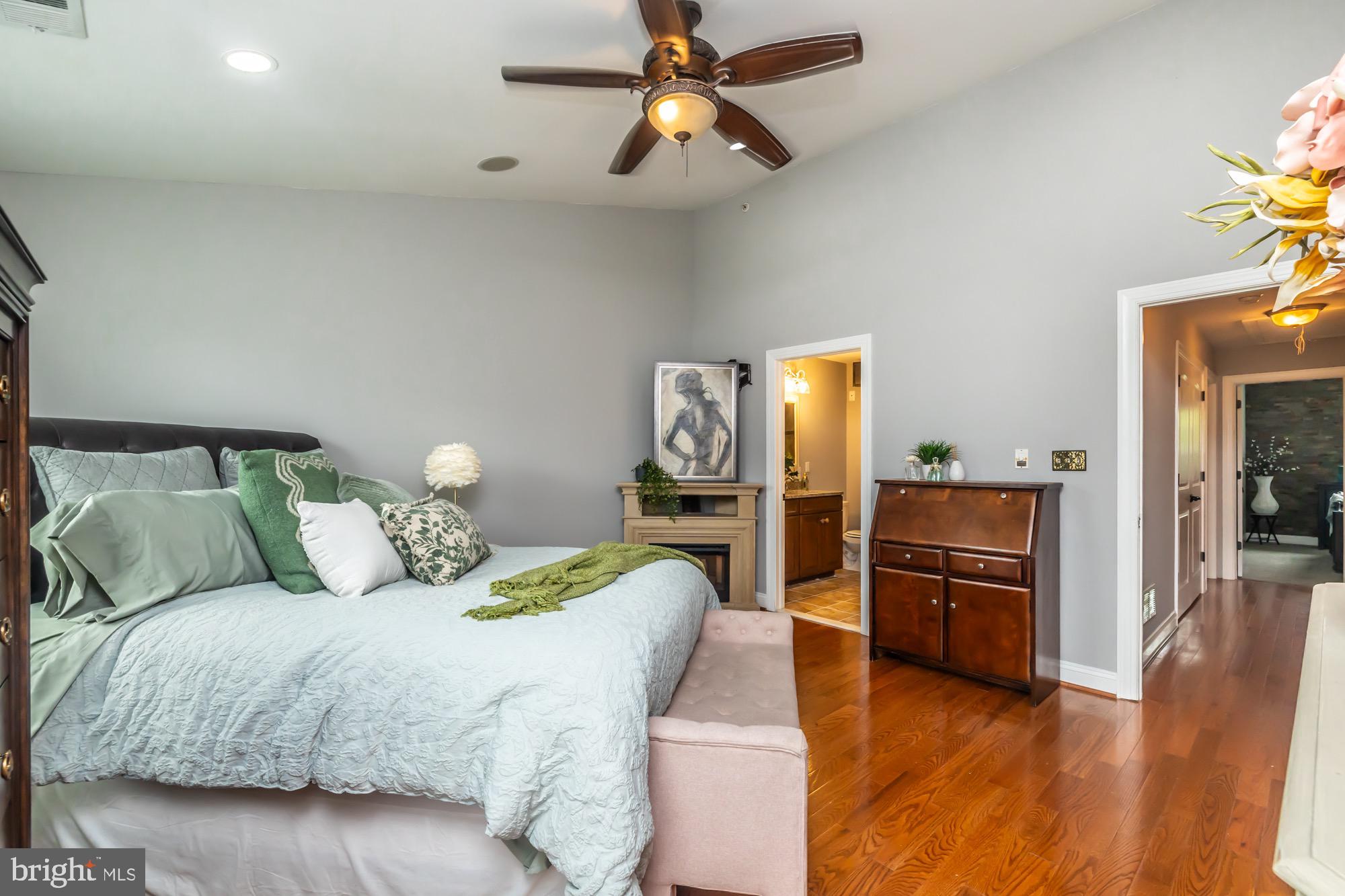 LAFAYETTE CROSSING - Residential