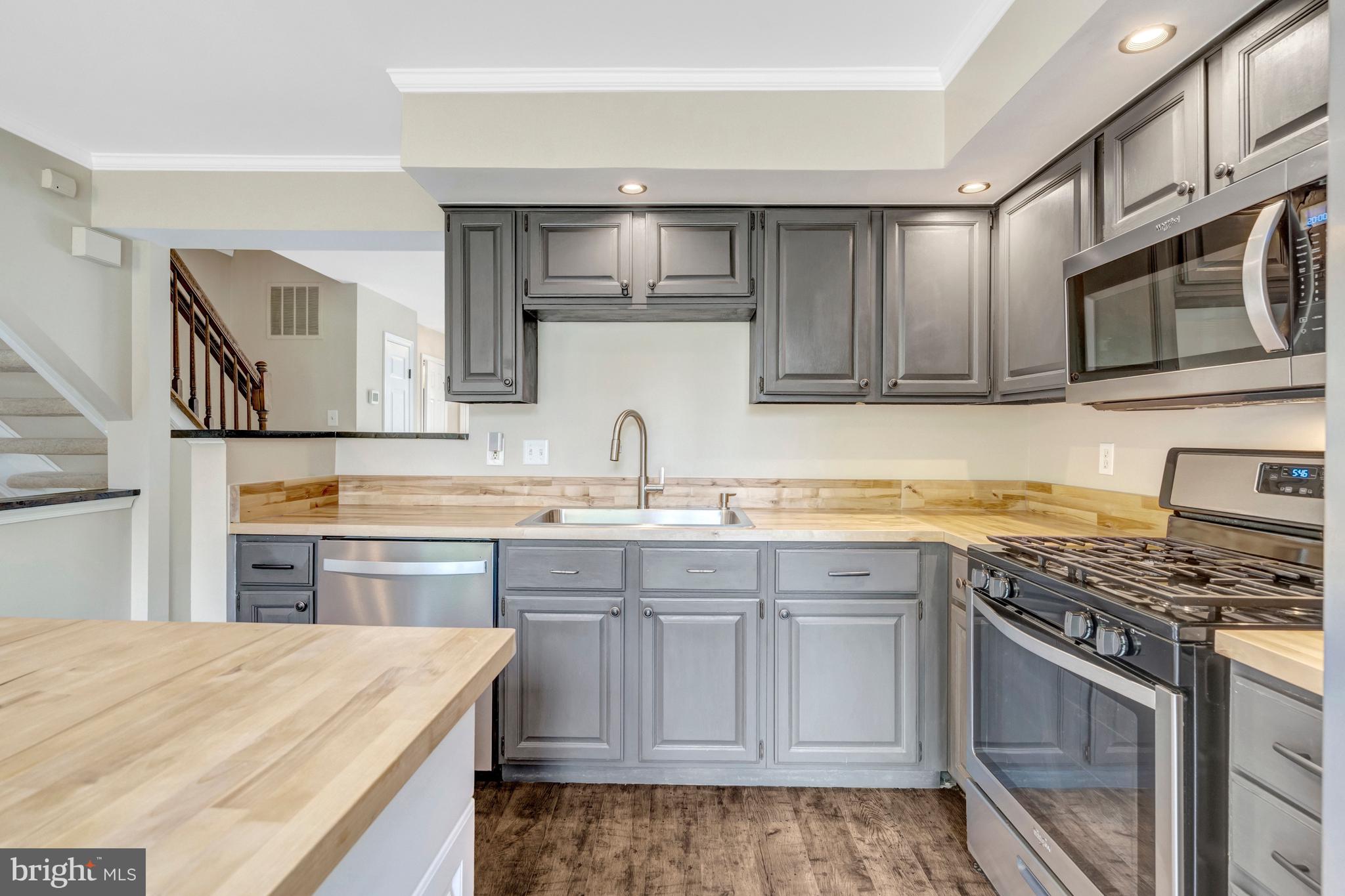 WELLINGTON/CLOVERHILL - Residential
