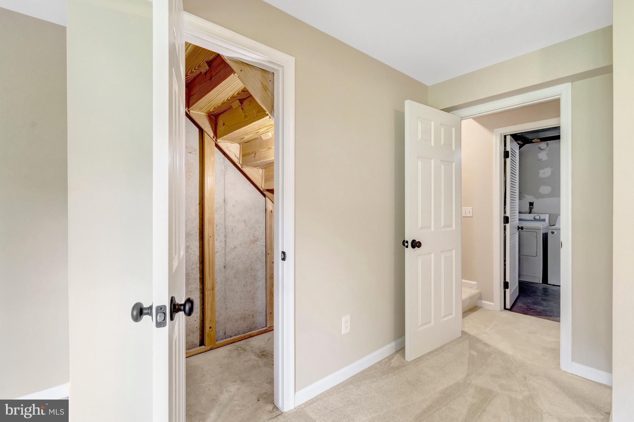 WELLINGTON/CLOVERHILL - Residential