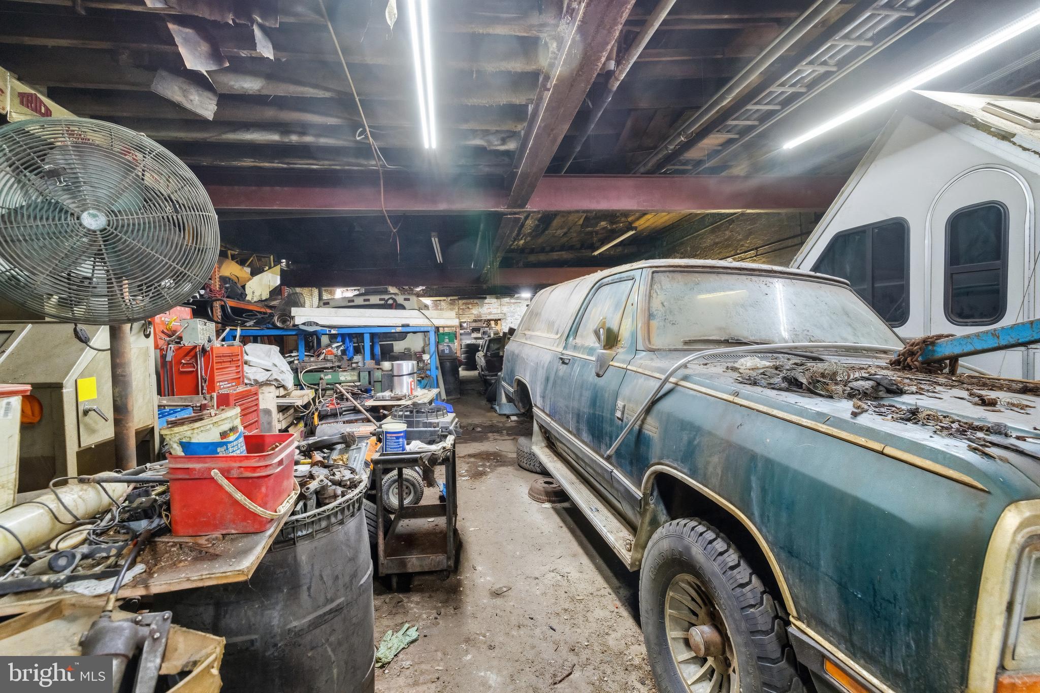 FISHTOWN - Commercial Sale
