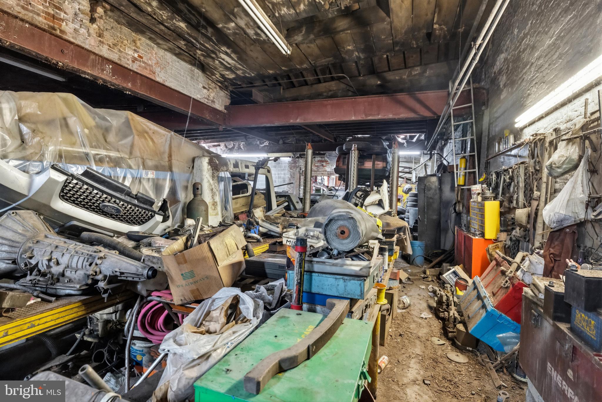 FISHTOWN - Commercial Sale