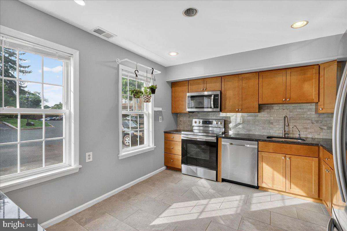 OLDE COLONIAL GREENE - Residential