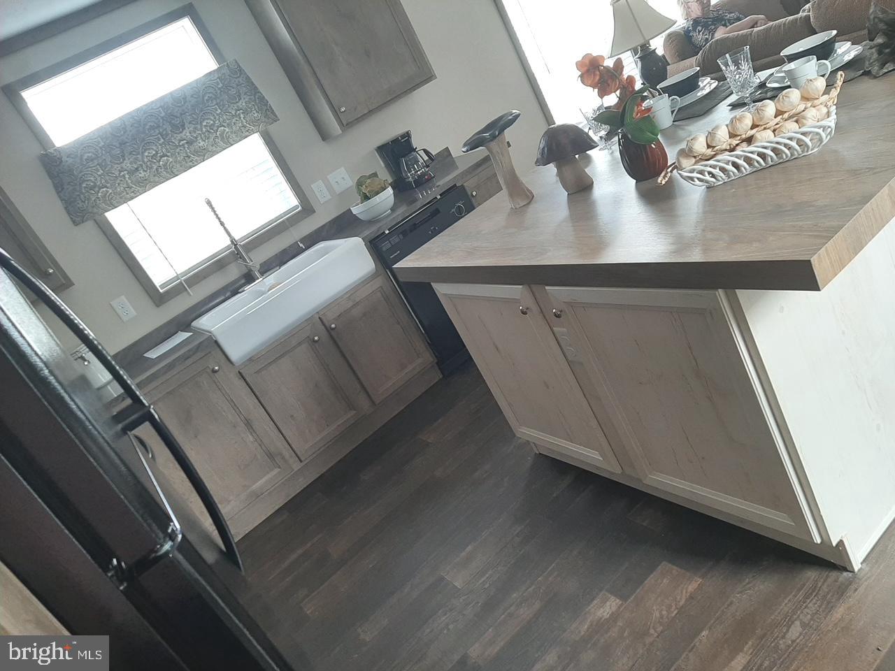 BUSH RIVER MANOR - Residential