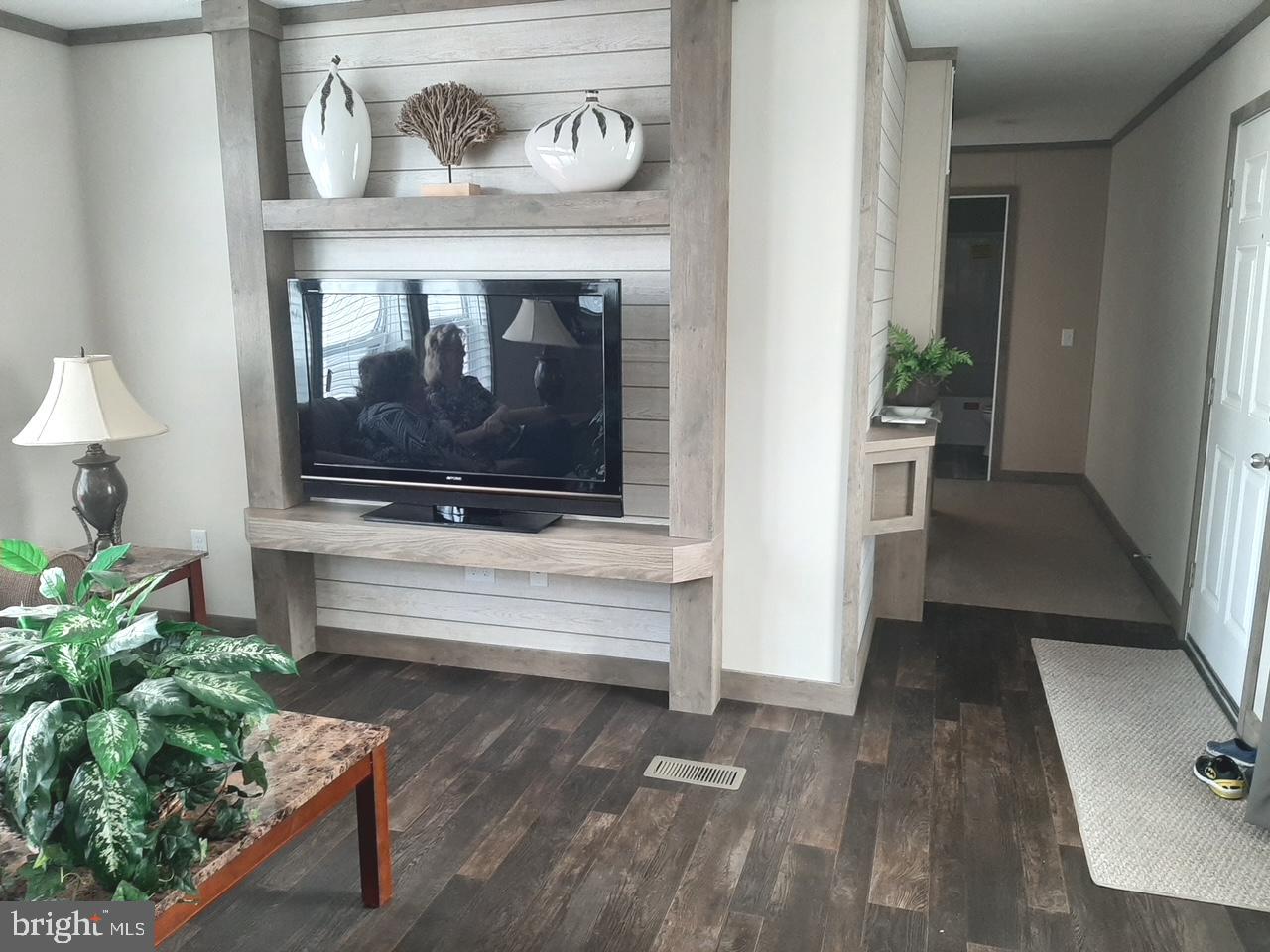 BUSH RIVER MANOR - Residential