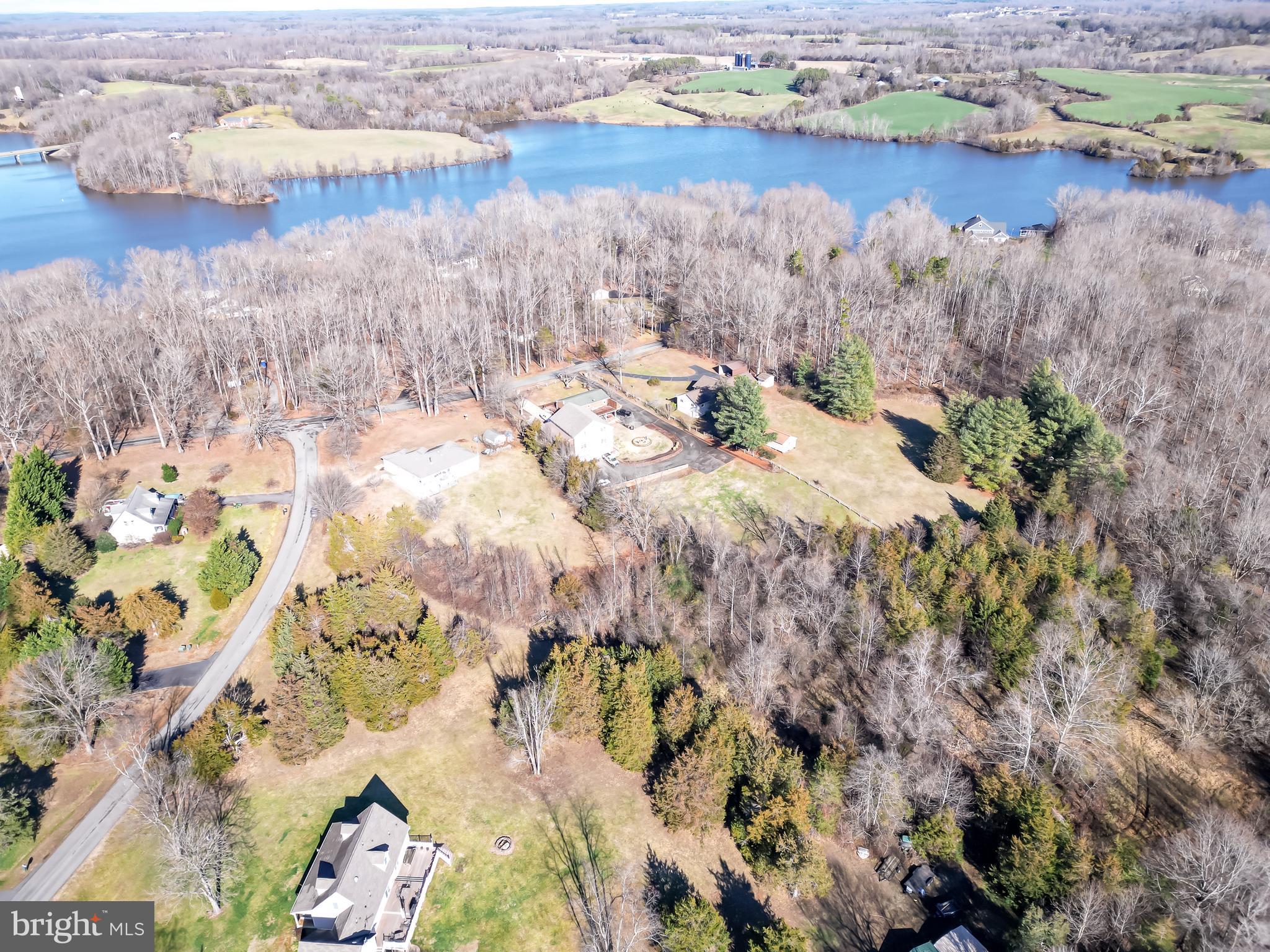 COUNTRYSIDE ON LAKE ANNA - Land