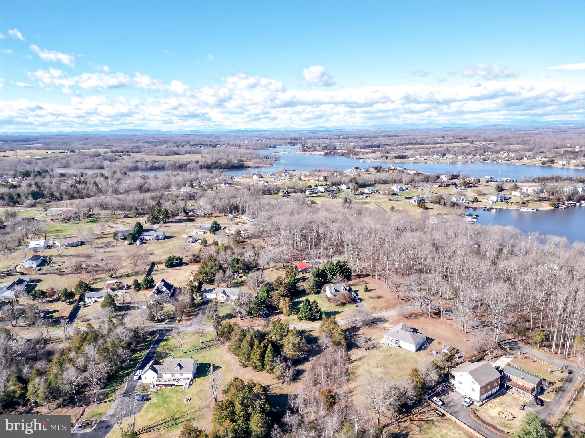 COUNTRYSIDE ON LAKE ANNA - Land