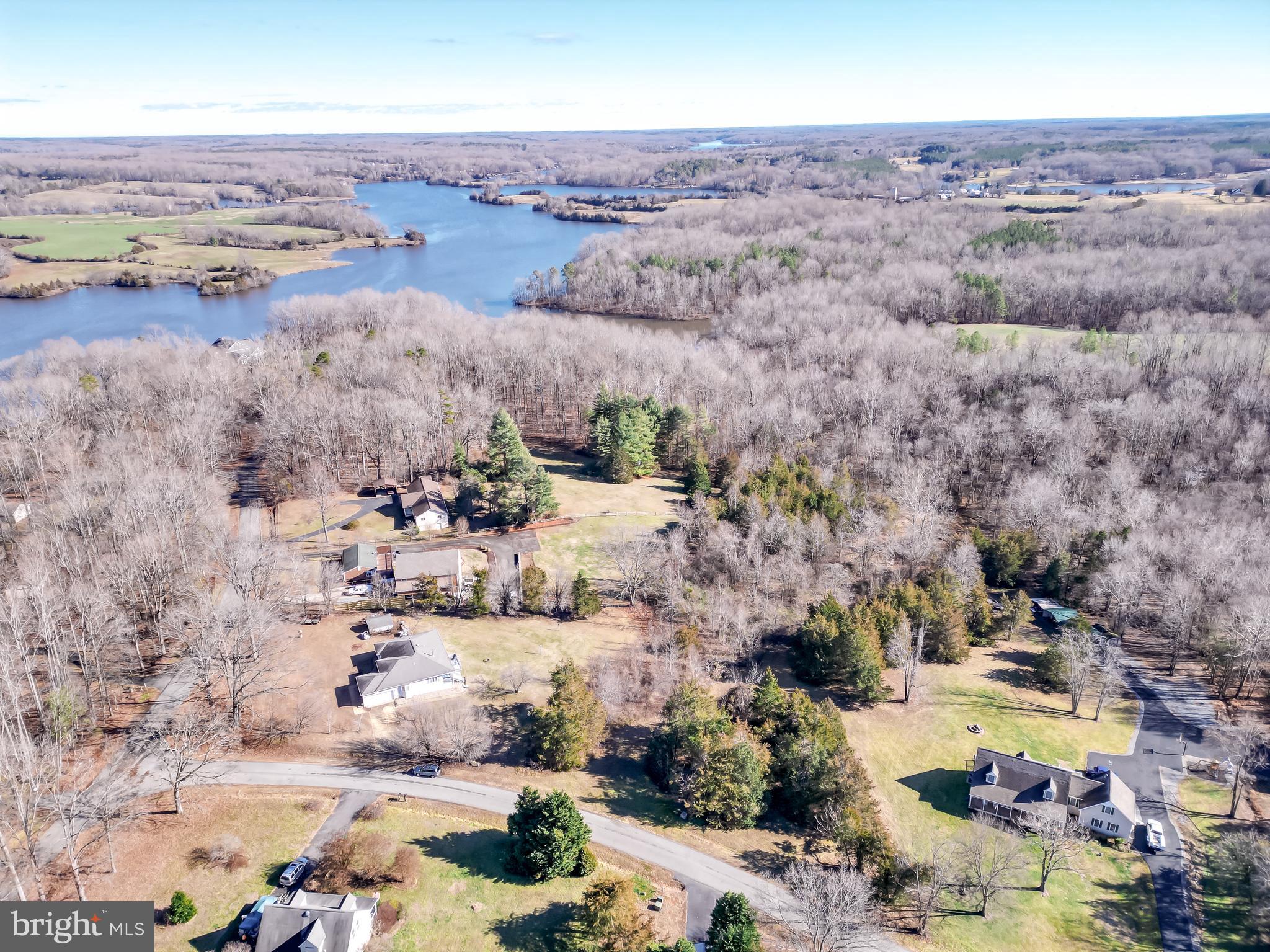 COUNTRYSIDE ON LAKE ANNA - Land