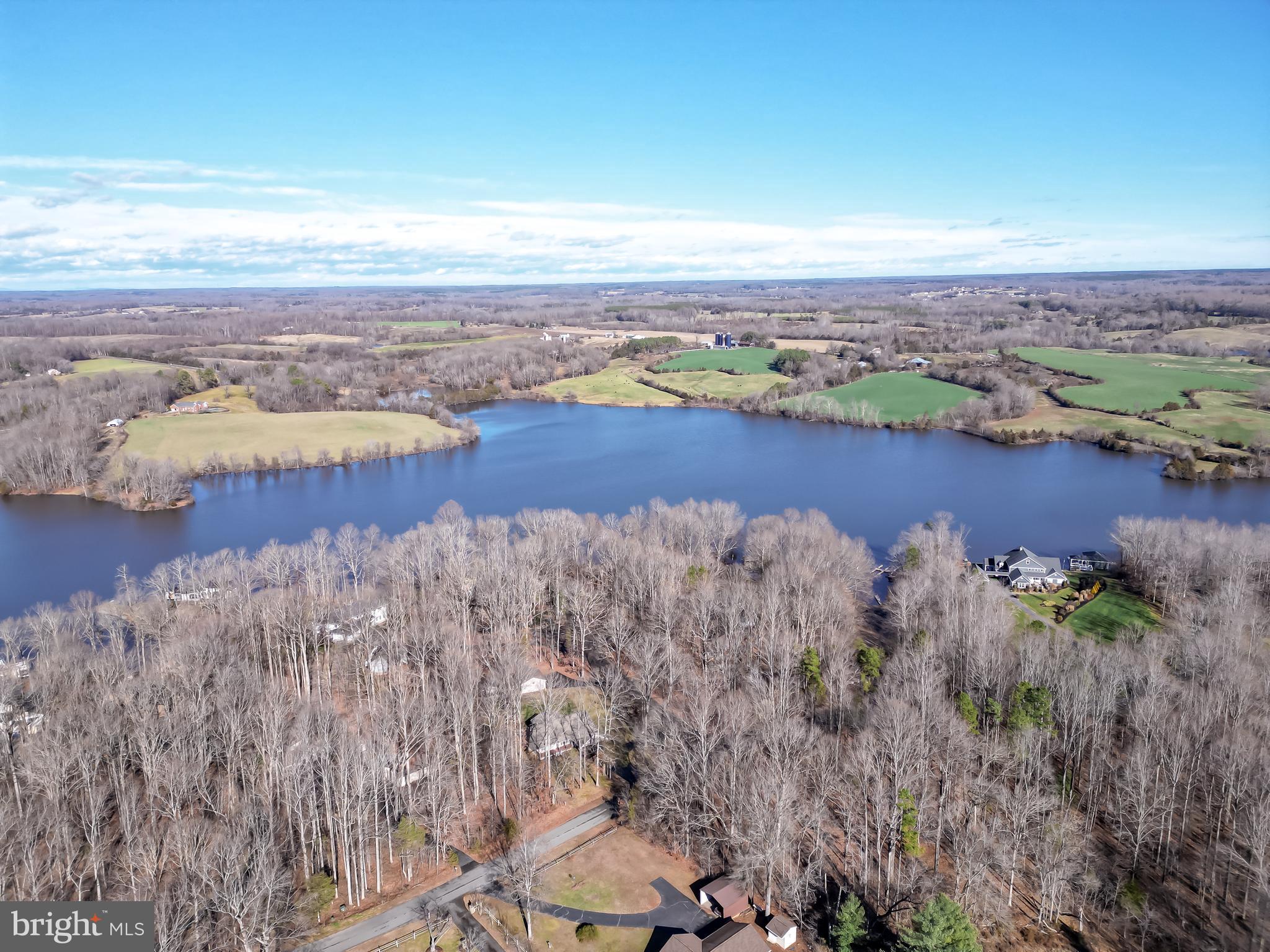 COUNTRYSIDE ON LAKE ANNA - Land