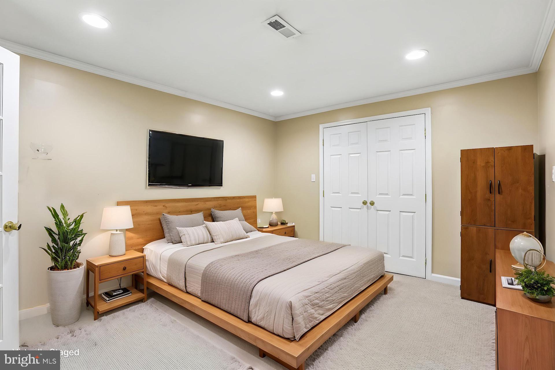 RUSSETT - Residential