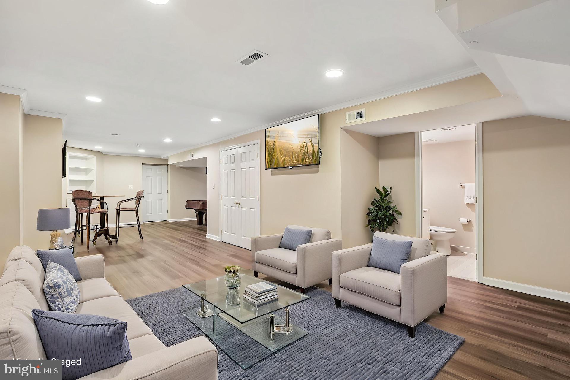RUSSETT - Residential