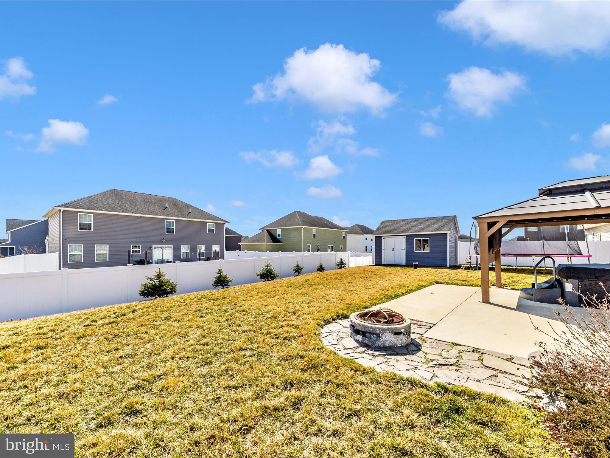 ROLLING HILLS - Residential