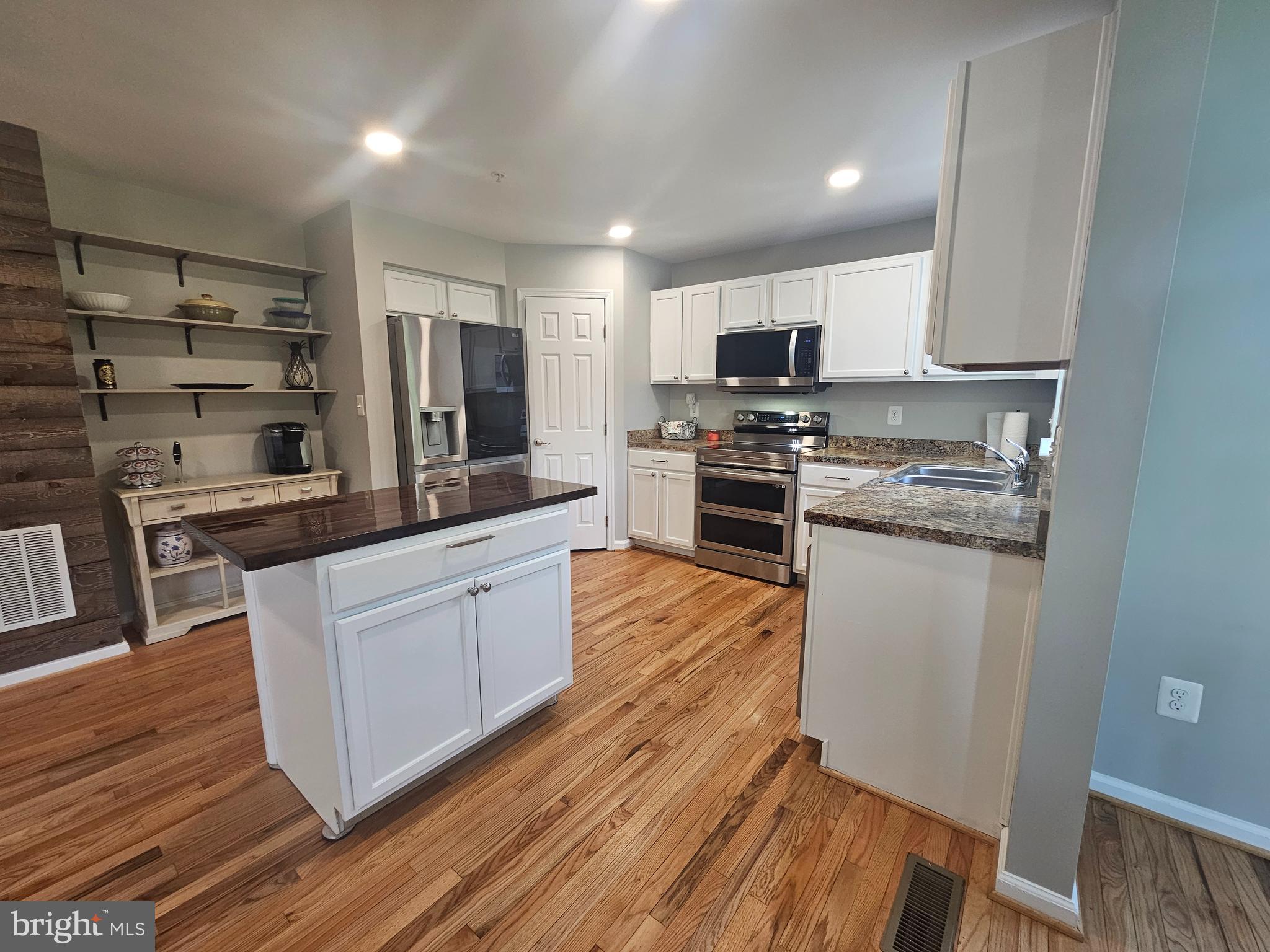 VILLAGE OF MEADOW CREEK - Residential