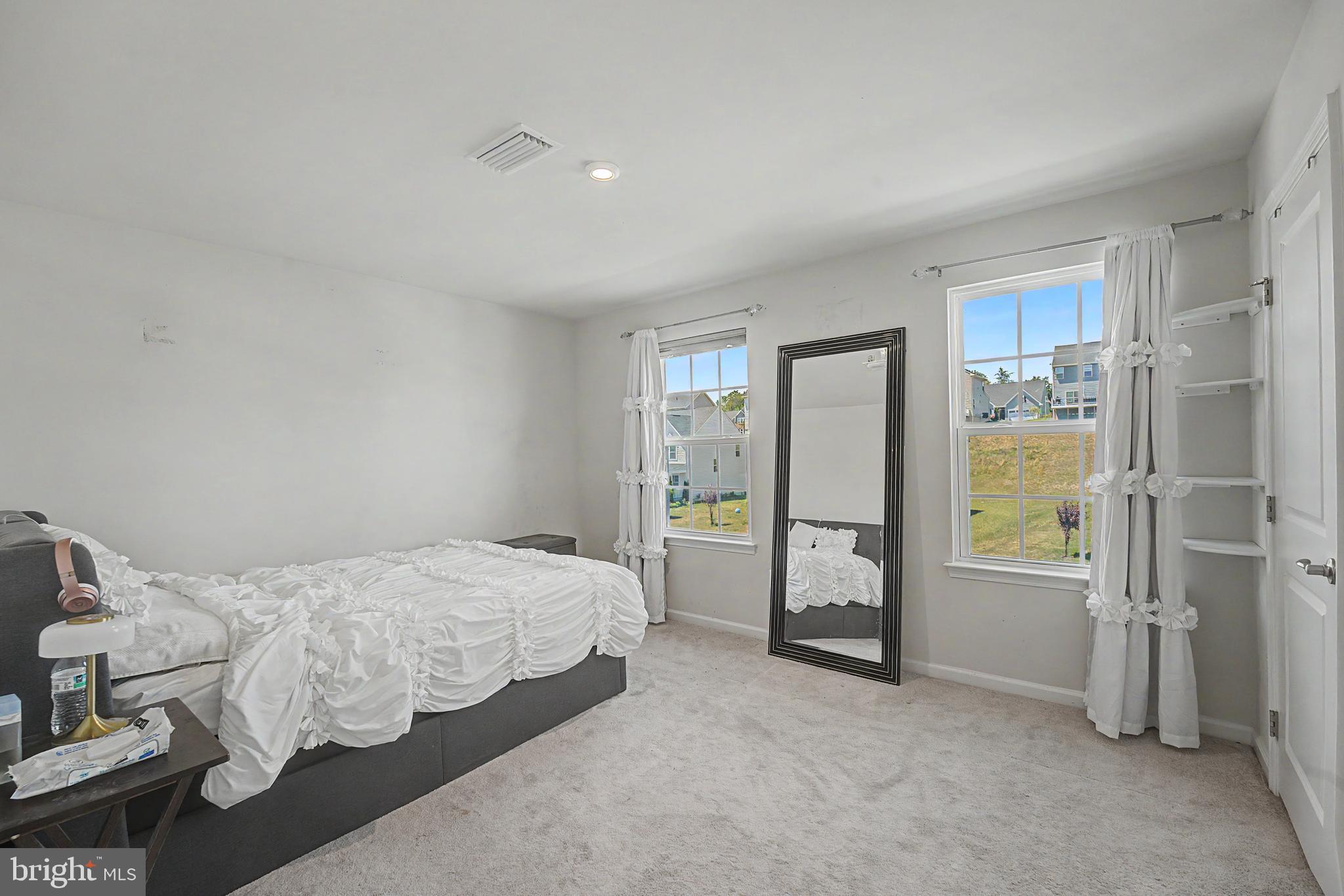 STRAY WINDS FARM - Residential