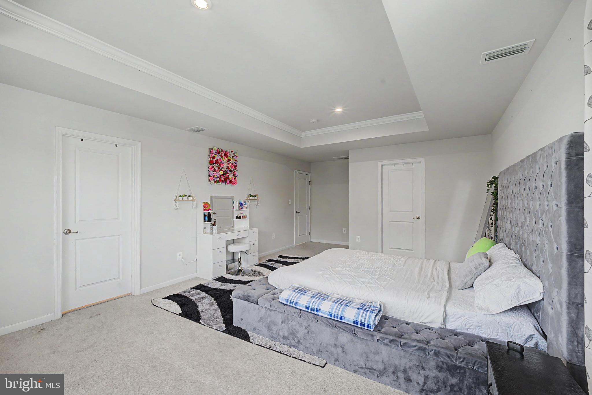 STRAY WINDS FARM - Residential