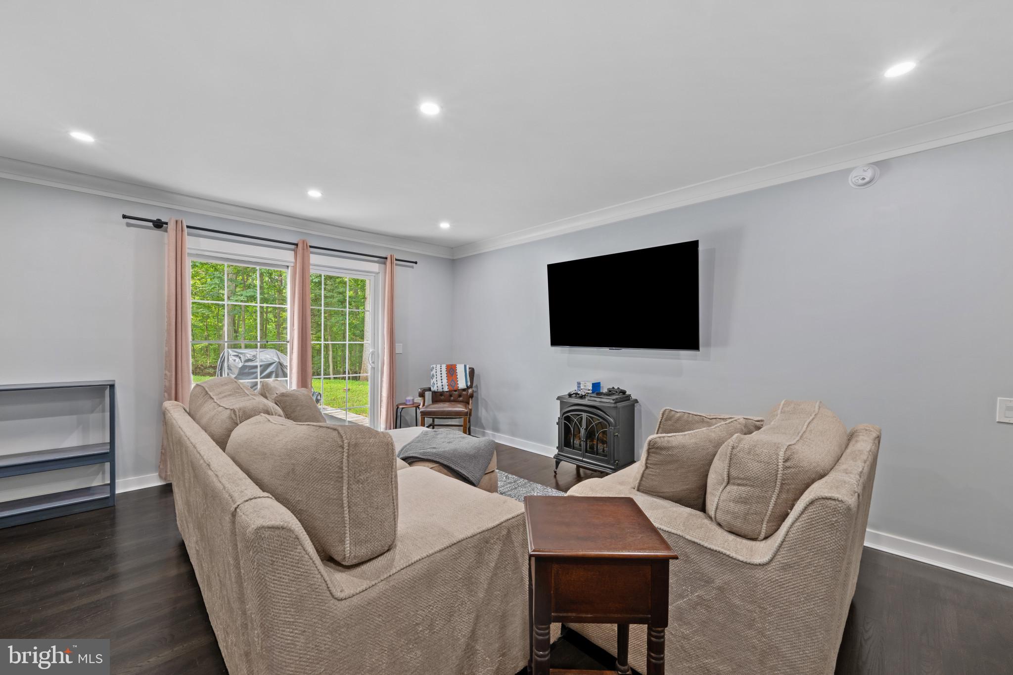ROLLING KNOLLS - Residential
