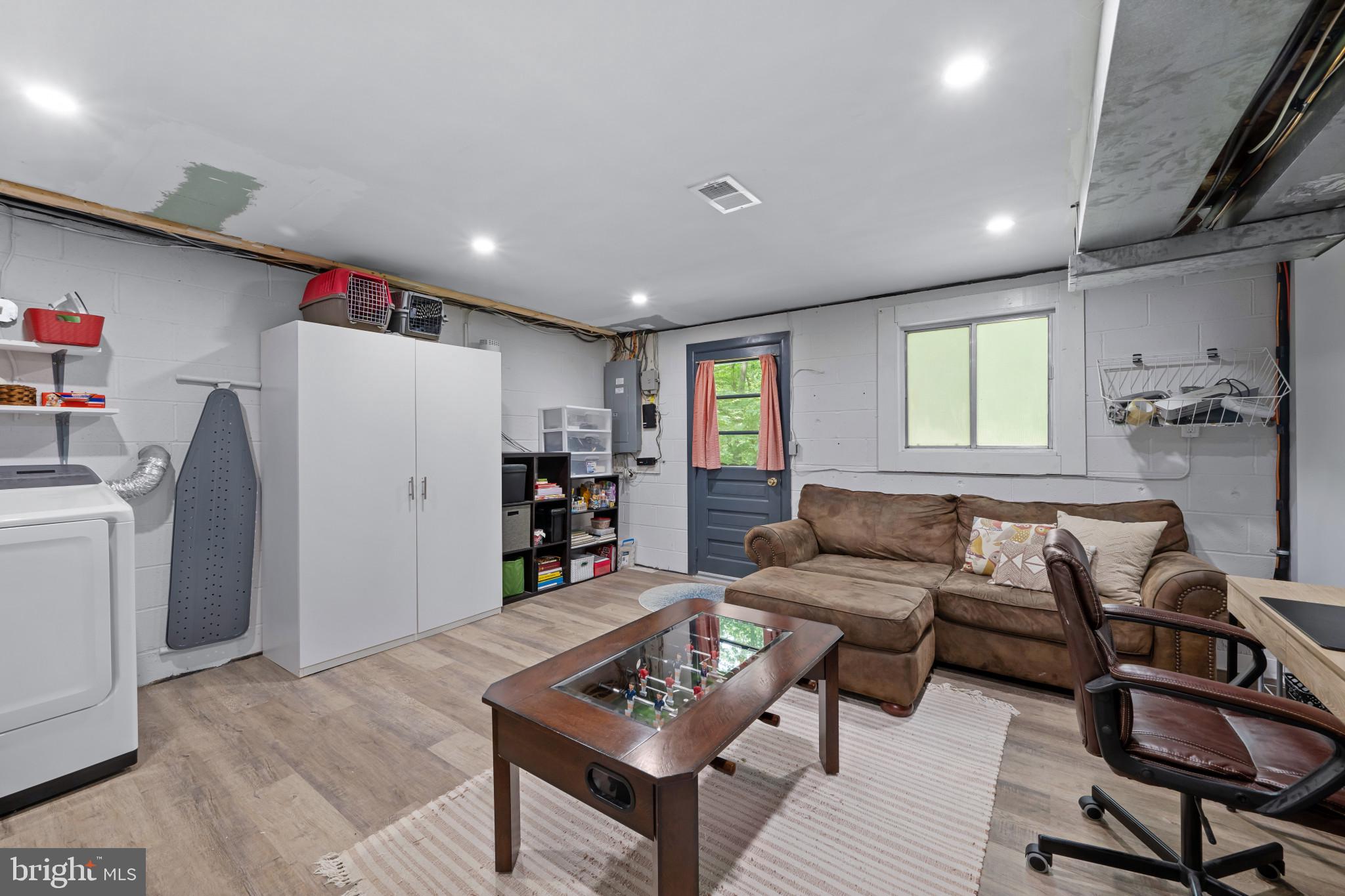 ROLLING KNOLLS - Residential