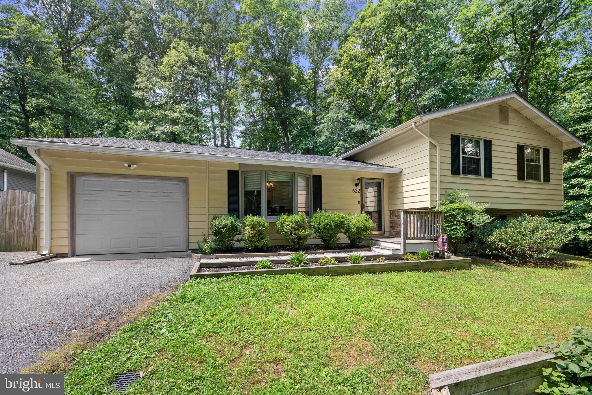 ROLLING KNOLLS - Residential