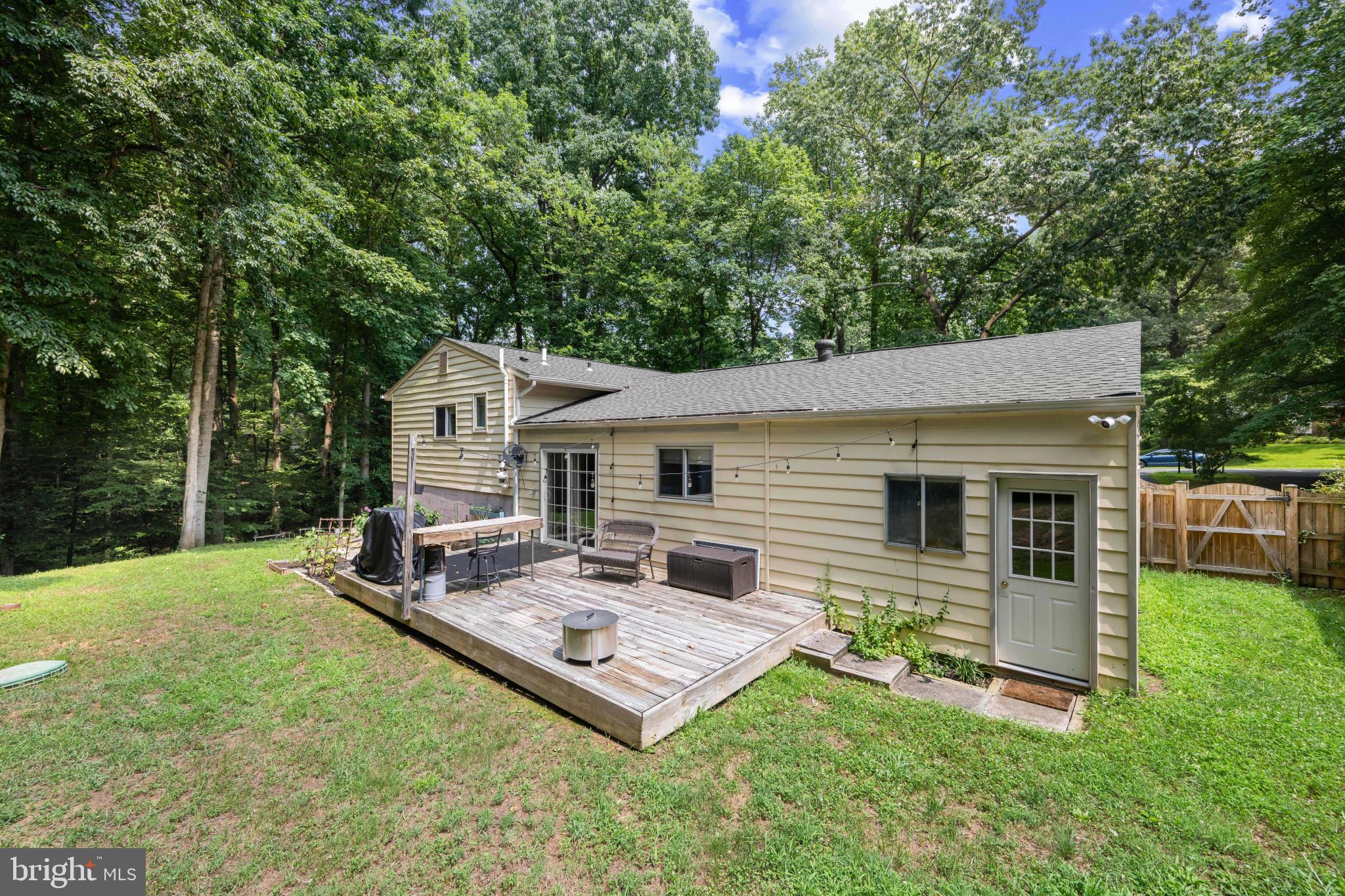 ROLLING KNOLLS - Residential