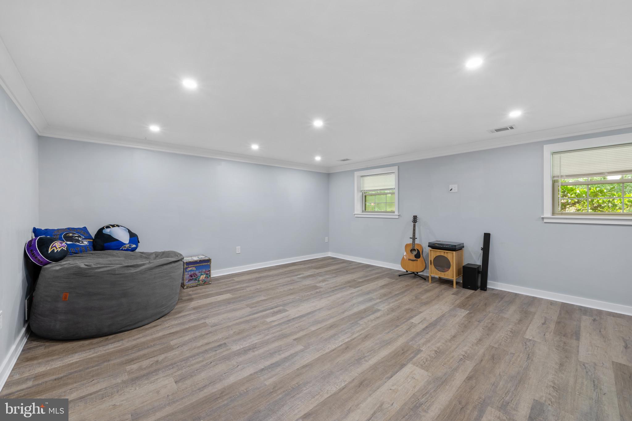 ROLLING KNOLLS - Residential
